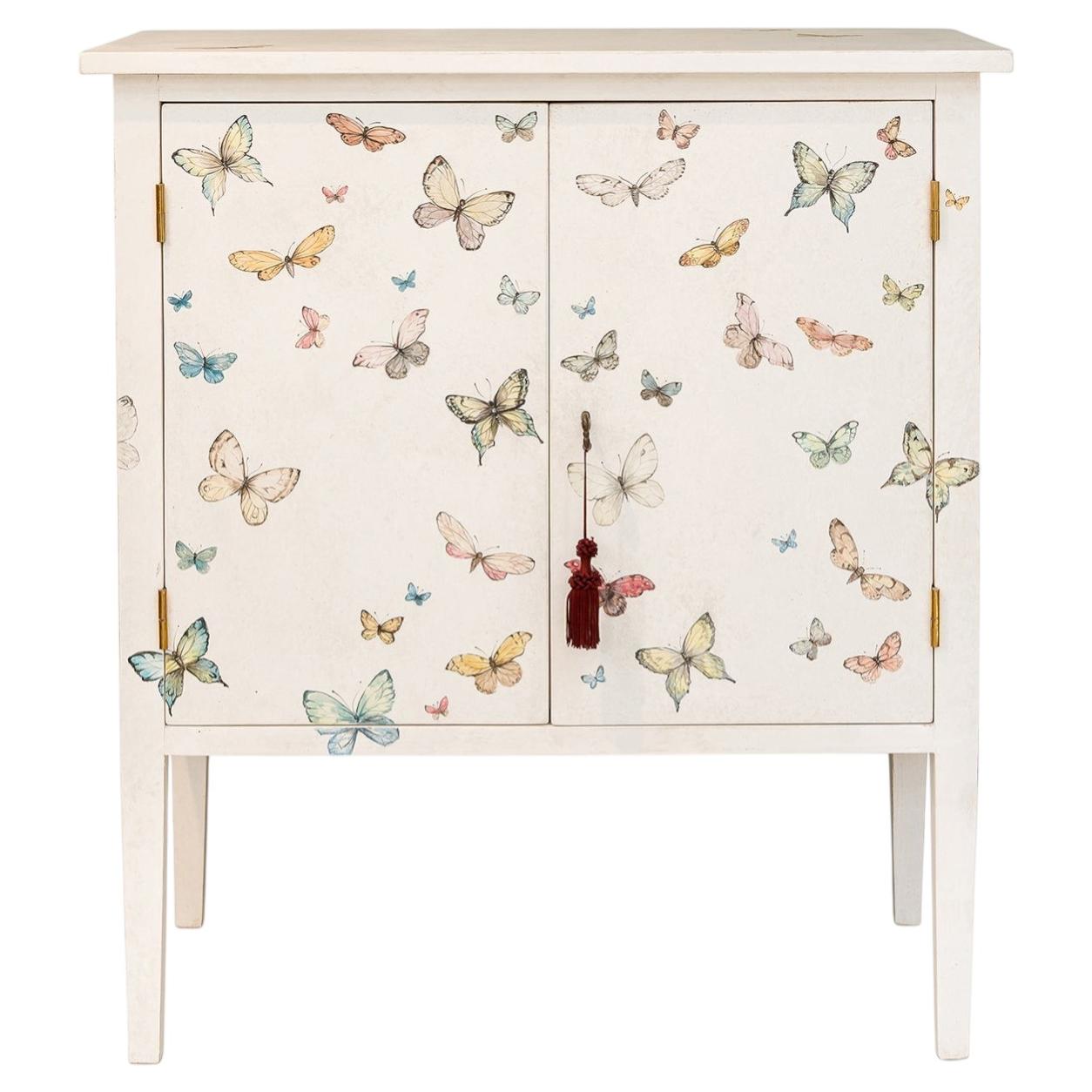 https://a.1stdibscdn.com/barberini-small-chalky-white-with-butterflies-cabinet-for-sale/f_17062/f_487805821770912682531/f_48780582_1770912682609_bg_processed.jpg