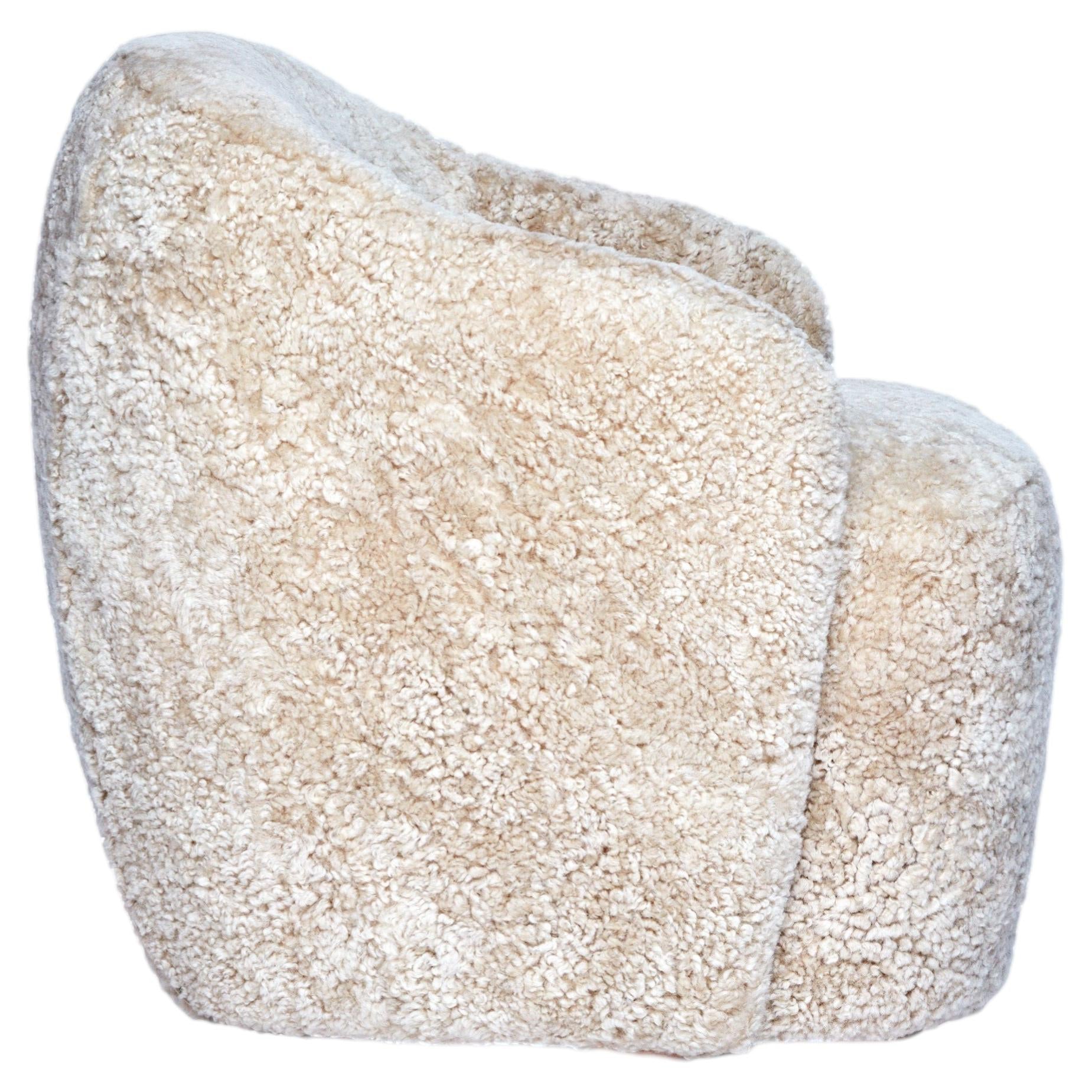 https://a.1stdibscdn.com/contemporary-armchair-barba-club-by-fogia-white-sheepskin-for-sale/f_31233/f_488281321771236441081/f_48828132_1771236441278_bg_processed.jpg