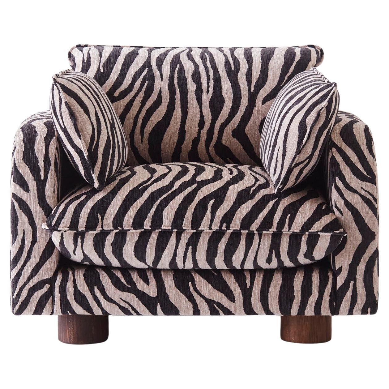 https://a.1stdibscdn.com/zebra-patterned-upholstered-armchair-model-miles-for-sale/f_58912/f_488333421771257311044/f_48833342_1771257311458_bg_processed.jpg