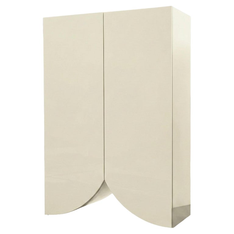 https://a.1stdibscdn.com/muller-van-severan-bridges-cabinet-large-oyster-white-laquered-contemporary-for-sale/f_30483/f_489722821772023027130/f_48972282_1772023027527_bg_processed.jpg?width=768
