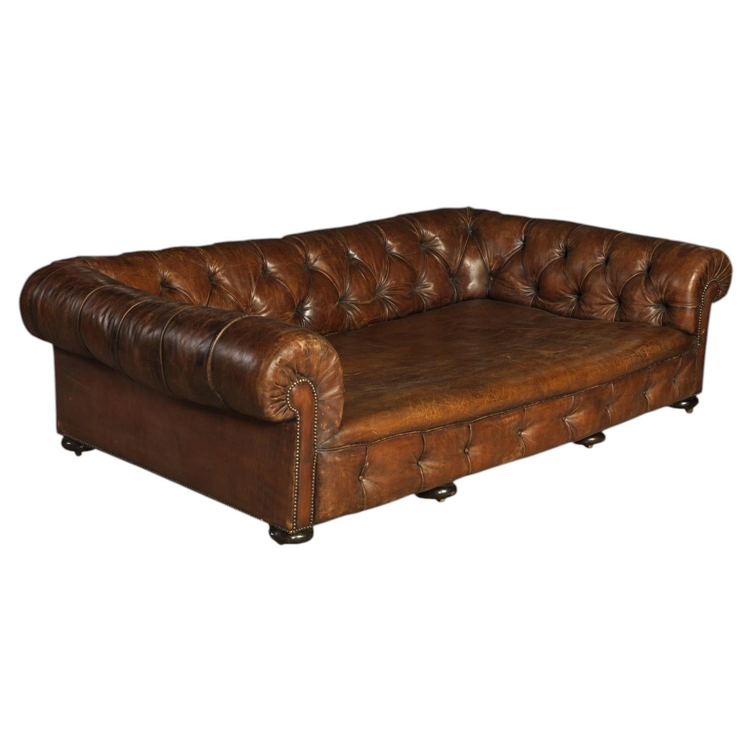 https://a.1stdibscdn.com/country-house-sofa-for-sale/f_17242/f_489866321772093886841/f_48986632_1772093886923_bg_processed.jpg