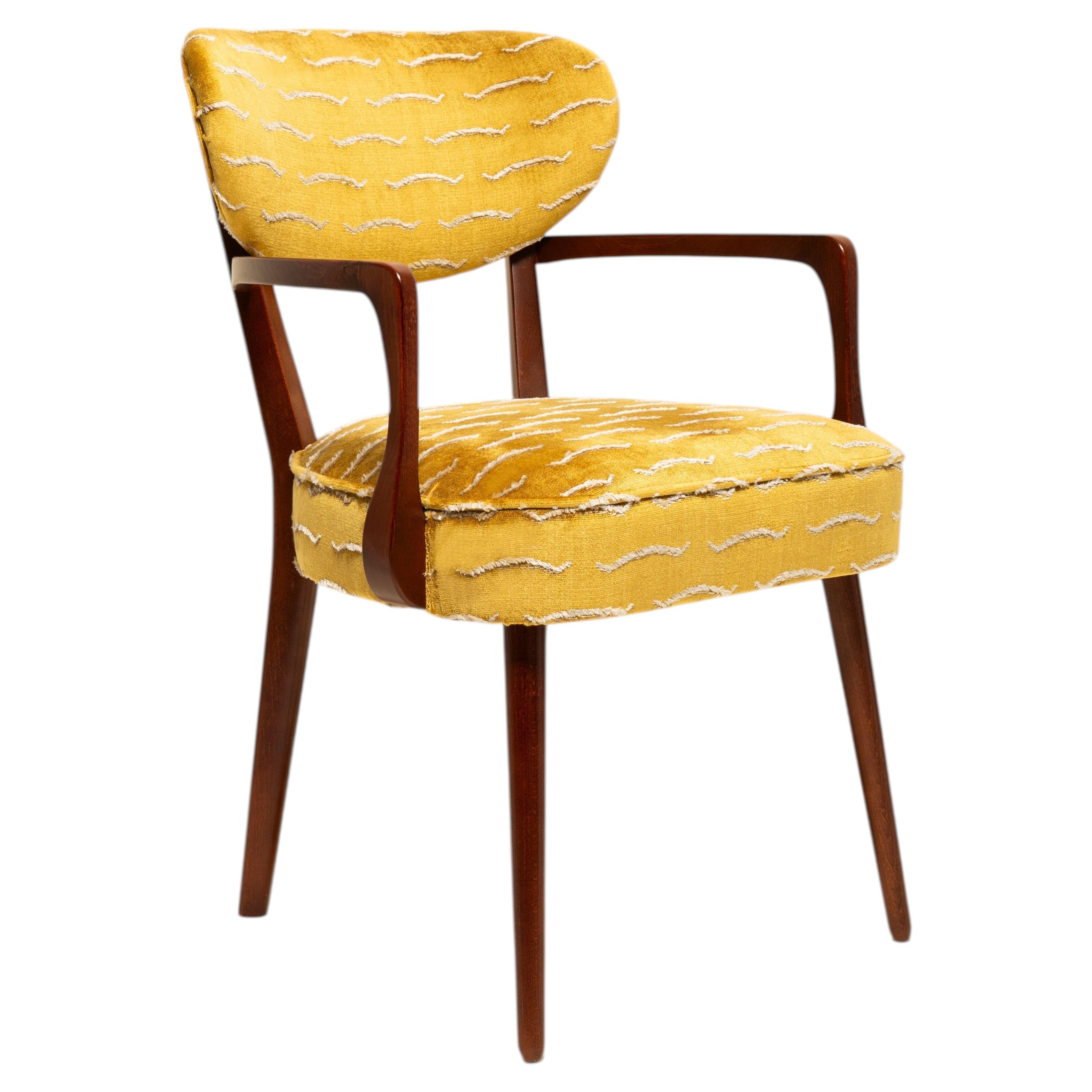 https://a.1stdibscdn.com/set-of-eight-nest-dining-chairs-by-vintola-studio-yellow-velvet-dedar-2026-for-sale-picture-2/f_34023/f_494376821774873713120/f_49437322_1774872209457_bg_processed.jpg