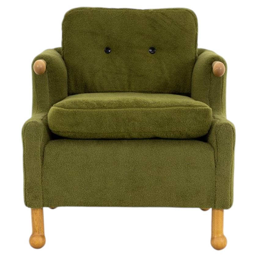 https://a.1stdibscdn.com/mabel-club-chair-bddw-fabric-250-with-natural-maple-arms-and-feet-for-sale/f_109012/f_495181221775236877929/f_49518122_1775236877970_bg_processed.jpg