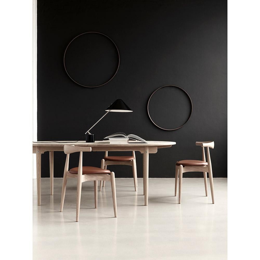 https://a.1stdibscdn.com/hans-j-wegner-ch338-dining-table-200-x-115-cm-oak-white-oil-for-carl-hansen-for-sale-picture-4/f_104122/f_476338521763659393151/fall_dining_sale_up_to_30_off_ch338_dining_table_oak_white_oil_3_master.jpg