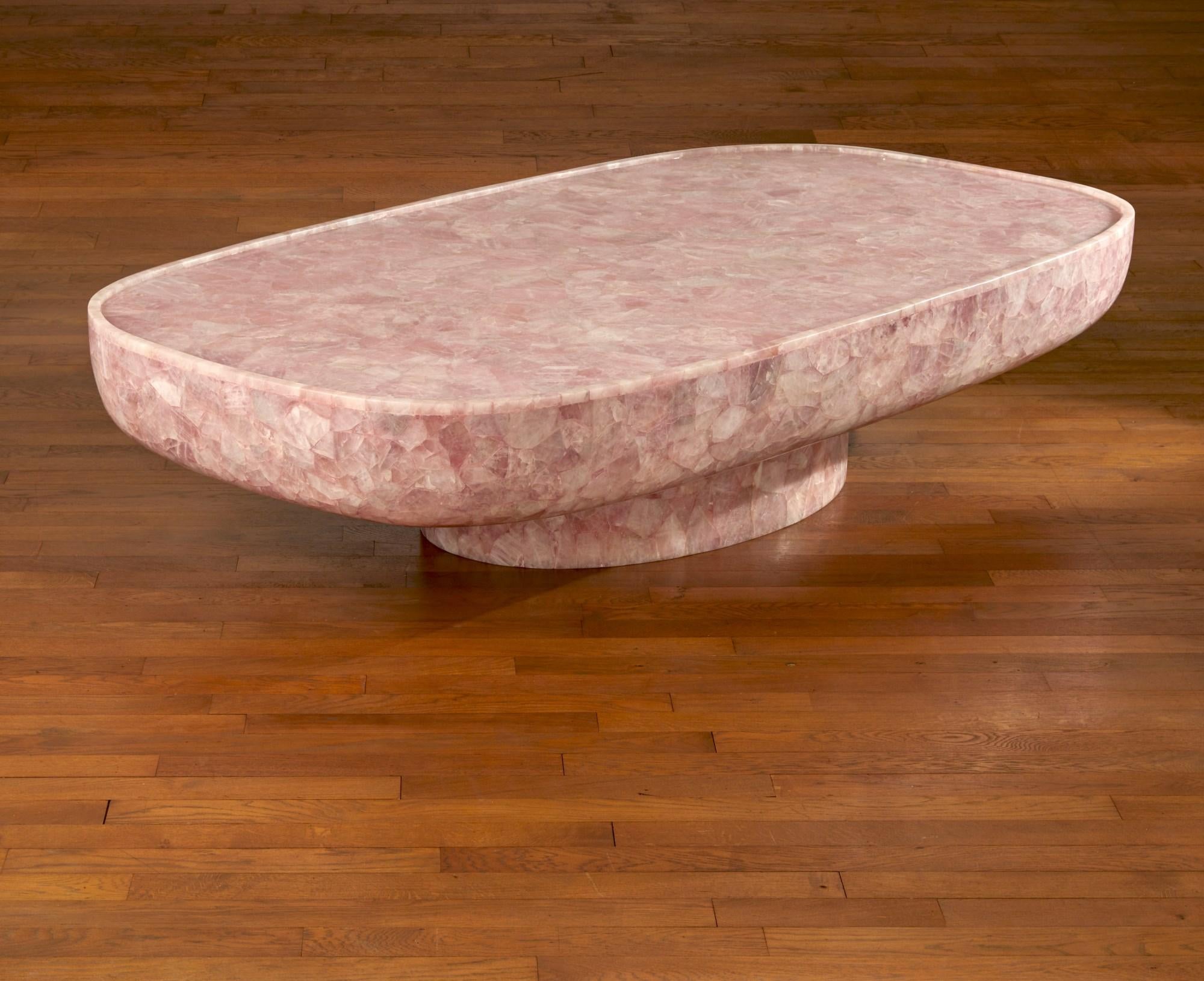https://a.1stdibscdn.com/pink-quartz-coffee-table-by-studio-glustin-for-sale-picture-2/f_9680/f_367661921698156744656/fba130ea_9434_480f_9d1d_8b8d9aac84c1_table_basse_rose_a_master.jpg