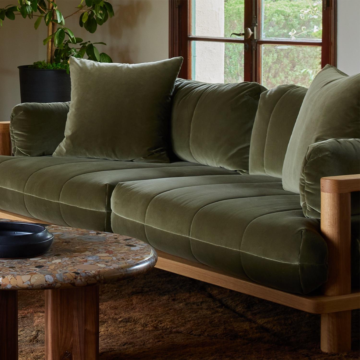 https://a.1stdibscdn.com/san-rafael-sofa-by-lawson-fenning-for-sale-picture-7/f_8060/f_421417721730507582426/flint_5_master.jpeg