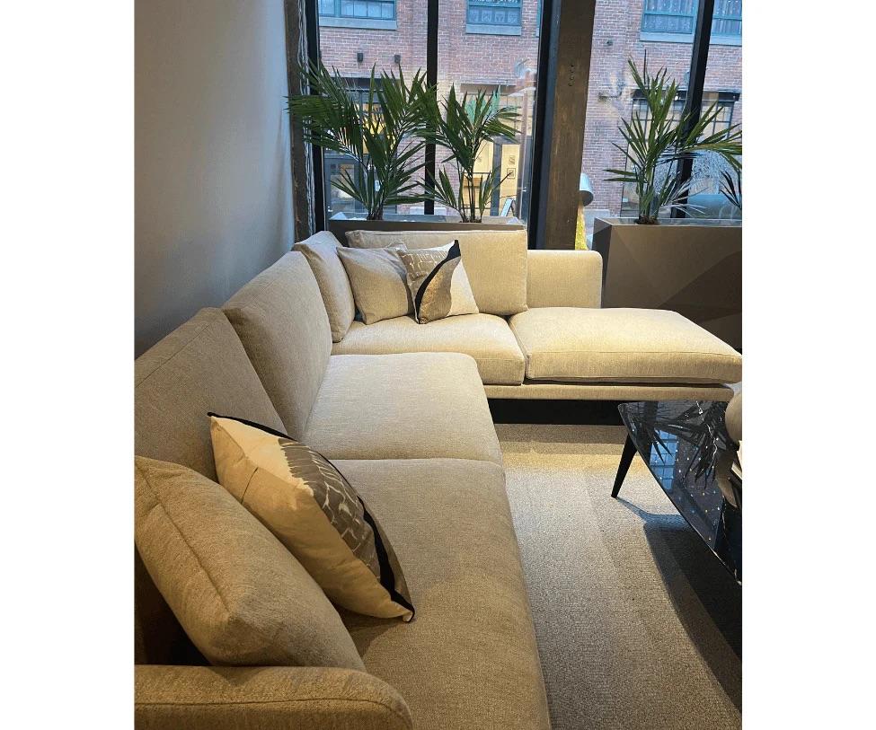 https://a.1stdibscdn.com/clipper-sectional-sofa-by-stefano-gallizioli-for-sale-picture-7/f_27783/f_466261921757625279806/floor_sample_clipper_sectional_sofa_marelli_high_end_6_2048x_master.jpeg