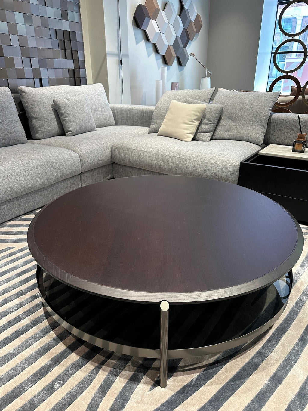 https://a.1stdibscdn.com/giorgetti-skyline-coffee-table-by-carlo-colombo-for-sale-picture-2/f_27783/f_466733921757953966389/floor_sample_skyline_coffee_table_round_giorgetti_high_end_1_2000x_master.jpeg
