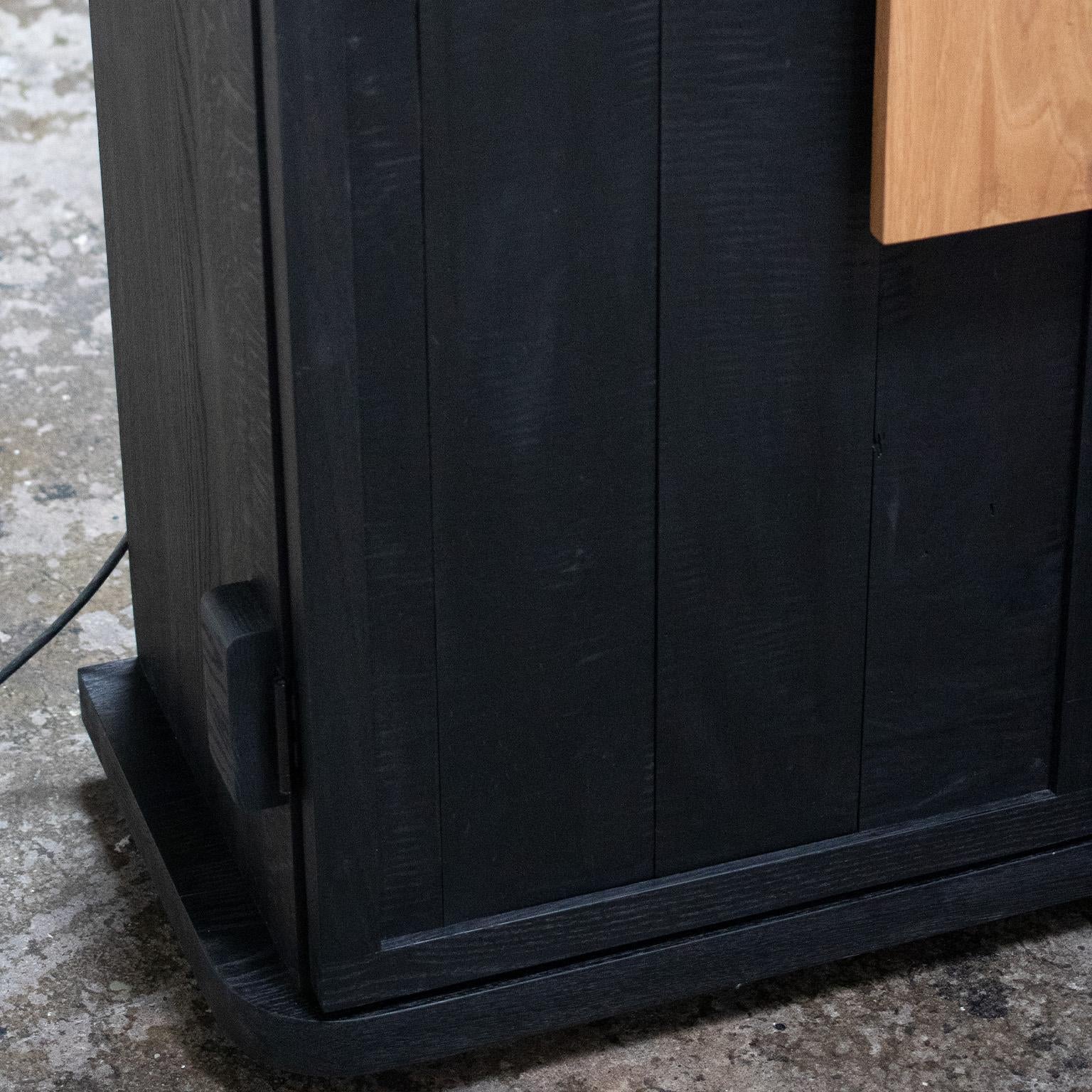 https://a.1stdibscdn.com/florentino-black-cabinet-with-colourfully-painted-interior-for-sale-picture-3/f_48391/f_325091821675129623995/florentino_detail_master.jpg