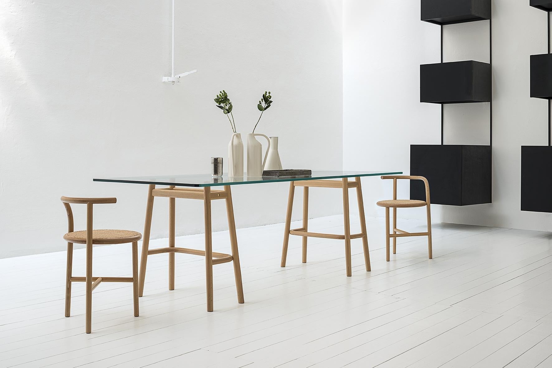 https://a.1stdibscdn.com/gebruder-thonet-vienna-gmbh-single-curve-dining-table-in-beech-with-glass-top-for-sale-picture-6/22569652/f_224813921612946874139/foto_222_029_SINGLE_CURVE_DINING_TABLE_STOOL_master.jpg