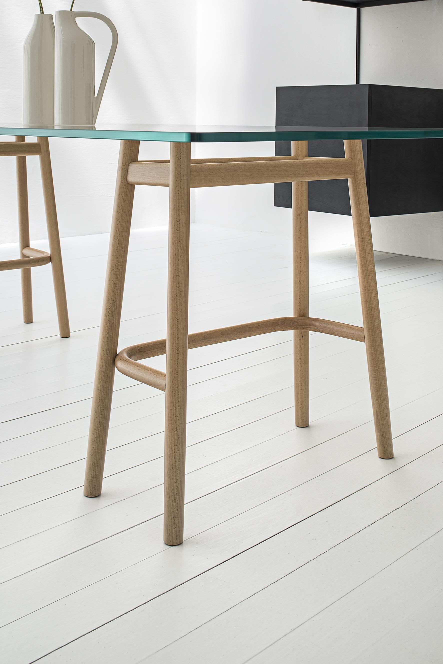 https://a.1stdibscdn.com/gebruder-thonet-vienna-gmbh-single-curve-dining-table-in-beech-with-glass-top-for-sale-picture-4/22569652/f_224813921612946897184/foto_224_073_SINGLE_CURVE_DINING_TABLE_master.jpg