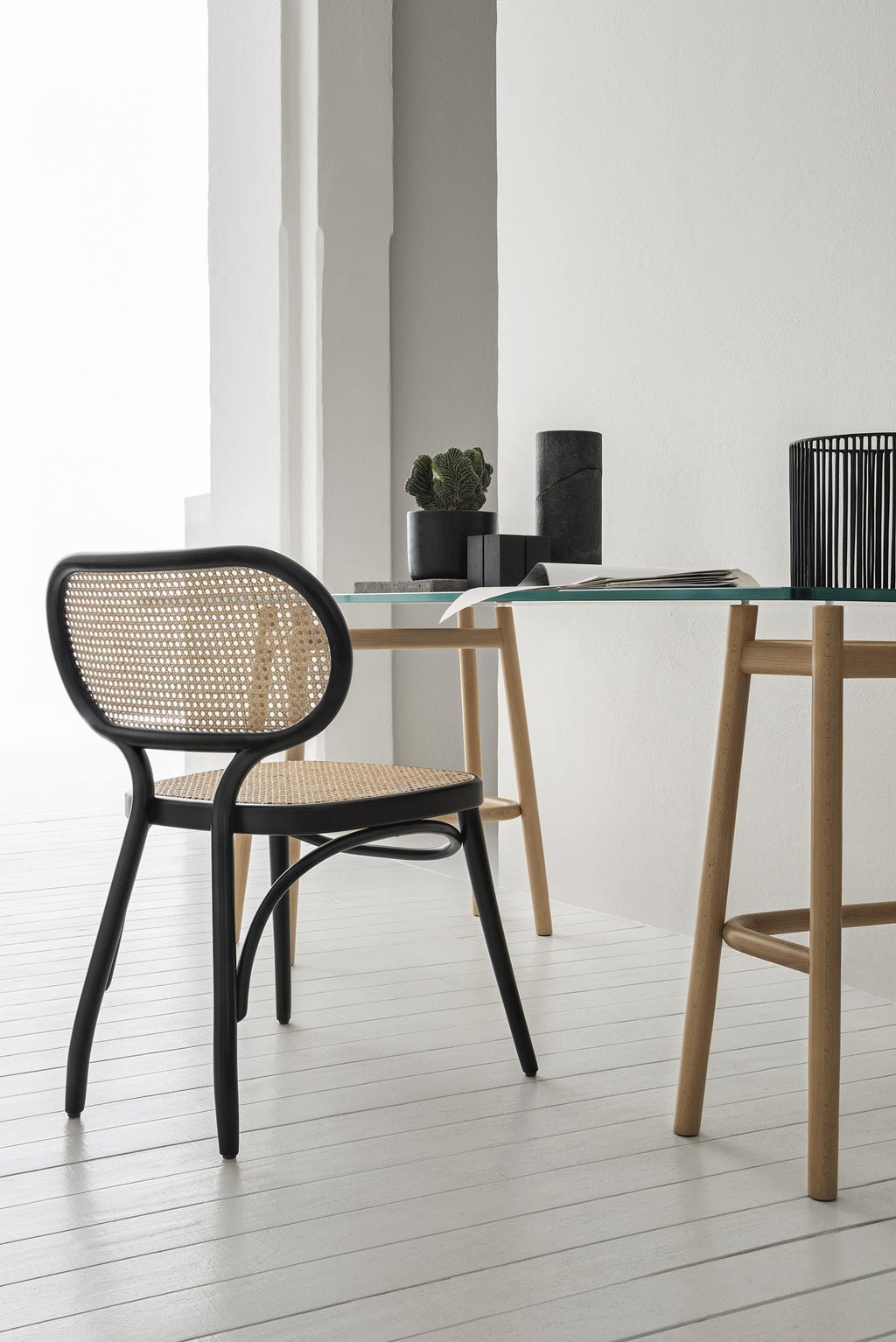 https://a.1stdibscdn.com/gtv-thonet-bodystuhl-chair-in-black-with-woven-cane-seat-by-nigel-coates-for-sale-picture-4/12330573/f_203286621598345371745/foto_232_124_BODYSTUHL_master.jpg