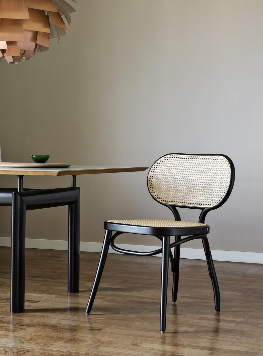 https://a.1stdibscdn.com/gtv-thonet-bodystuhl-chair-in-black-with-woven-cane-seat-by-nigel-coates-for-sale-picture-6/12330573/f_203286621598345376921/foto_234_030_BODYSTUHL_master.jpg