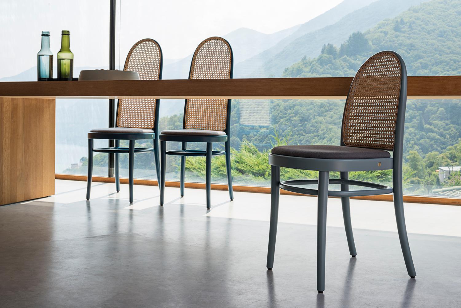 https://a.1stdibscdn.com/gebruder-thonet-vienna-gmbh-morris-low-back-flame-red-chair-in-upholstered-seat-for-sale-picture-9/22569652/f_224807421612938894271/foto_247_043_MORRIS_1__master.jpg