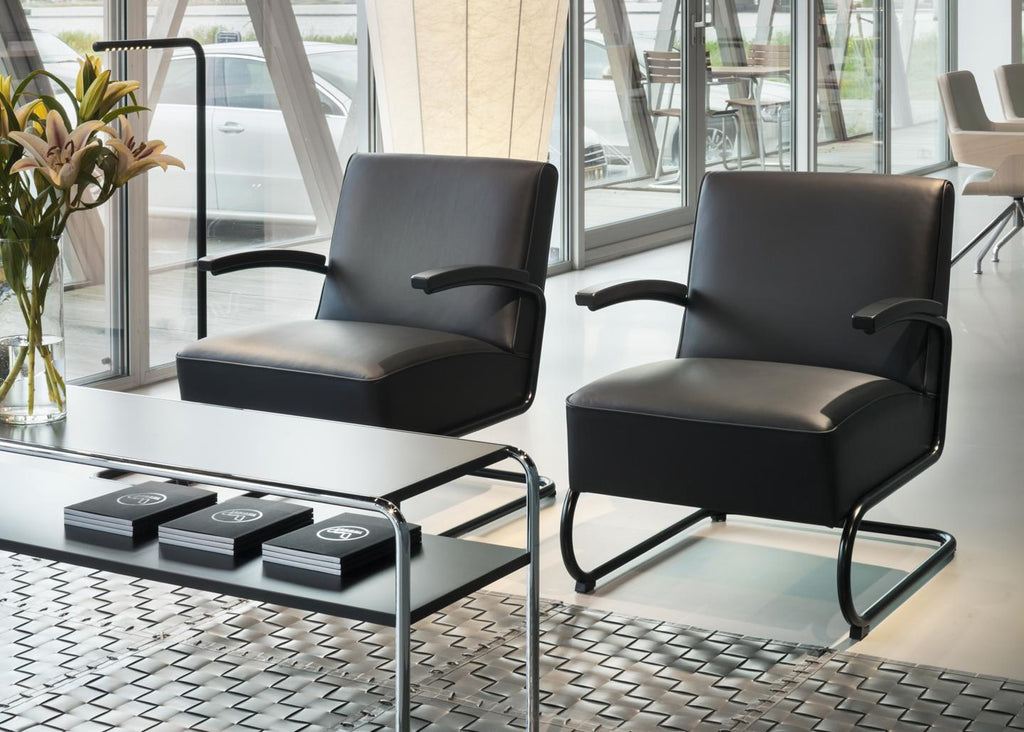 https://a.1stdibscdn.com/s-411-cowhide-cantilever-lounge-chair-for-sale-picture-14/f_44652/1610078503574/front_images_5000_Thonet_Programm_S_411_B10_Interieur_18_master.jpg