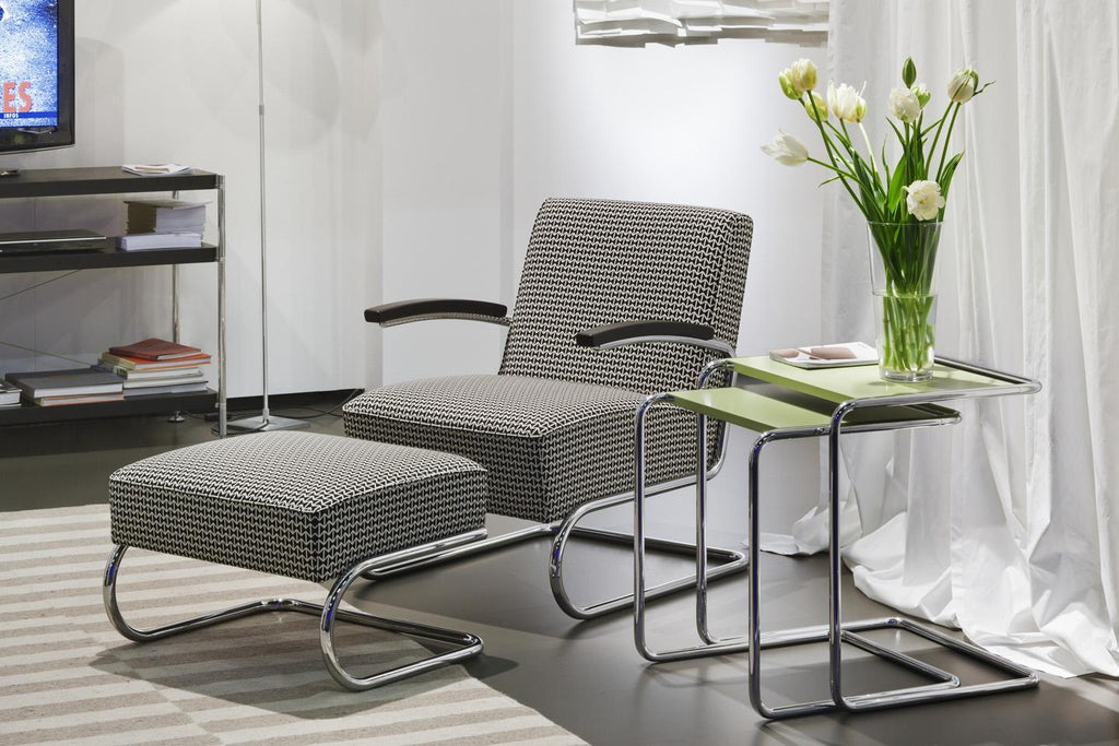 https://a.1stdibscdn.com/s-411-cowhide-cantilever-lounge-chair-for-sale-picture-11/f_44652/1610078497606/front_images_5000_Thonet_Programm_S_411_B_97_Interieur_13_master.jpg