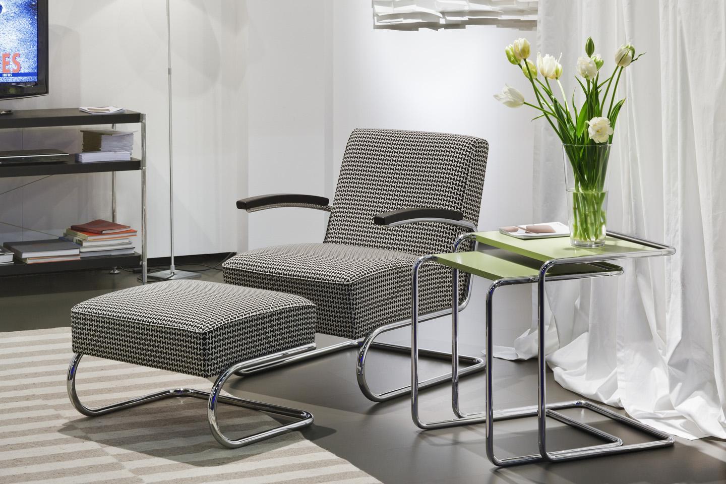 https://a.1stdibscdn.com/s-411-cowhide-cantilever-lounge-chair-for-sale-picture-11/f_44652/1610078497606/front_images_5000_Thonet_Programm_S_411_B_97_Interieur_13_master.jpg