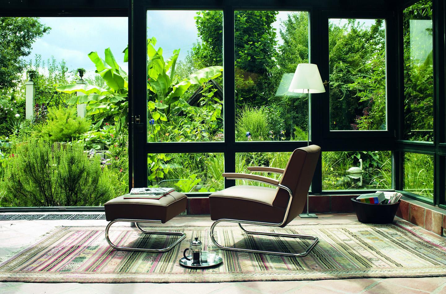 https://a.1stdibscdn.com/s-411-cowhide-cantilever-lounge-chair-for-sale-picture-13/f_44652/1610078501108/front_images_5000_Thonet_Programm_S_411_Interieur_6_master.jpg