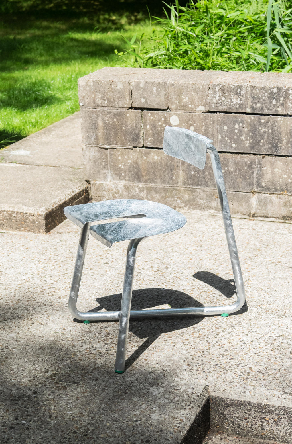 https://a.1stdibscdn.com/galva-steel-outdoor-chairs-by-atelier-thomas-serruys-for-sale-picture-10/f_12192/f_334043121679402038990/galva_stoel_1_van_1_4_master.jpg