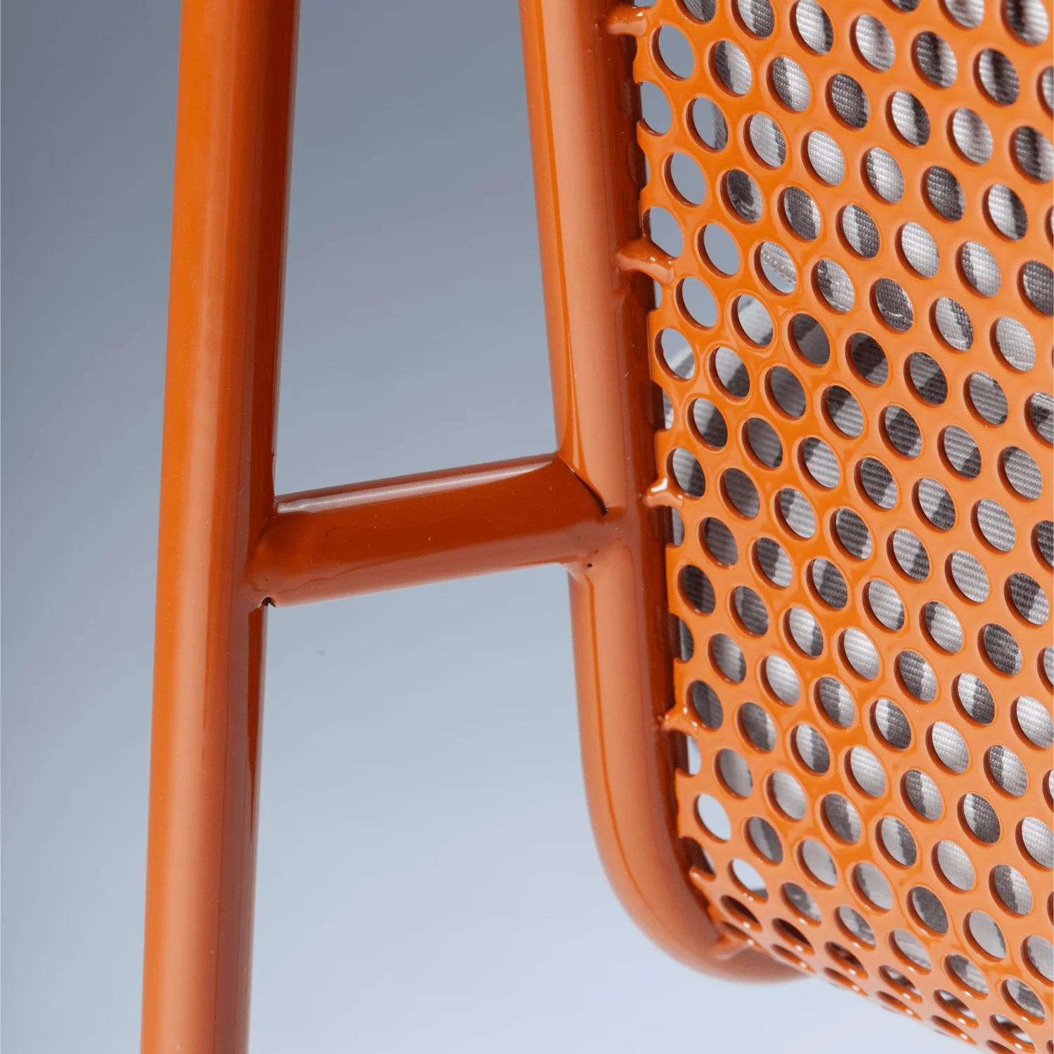 https://a.1stdibscdn.com/contemporary-riviera-chair-in-lacquered-salmon-metal-for-outdoors-for-sale-picture-3/f_40973/f_386545621709295891472/geger_master.jpg