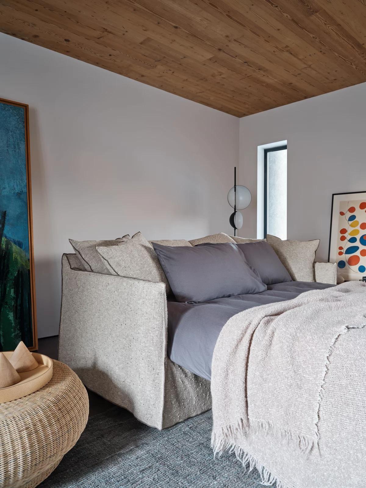 https://a.1stdibscdn.com/sofa-bed-gervasoni-ghost-15-design-paola-navone-for-sale-picture-9/f_105752/f_465018321756834377081/gervasoni_beds_103_2x_master.jpeg