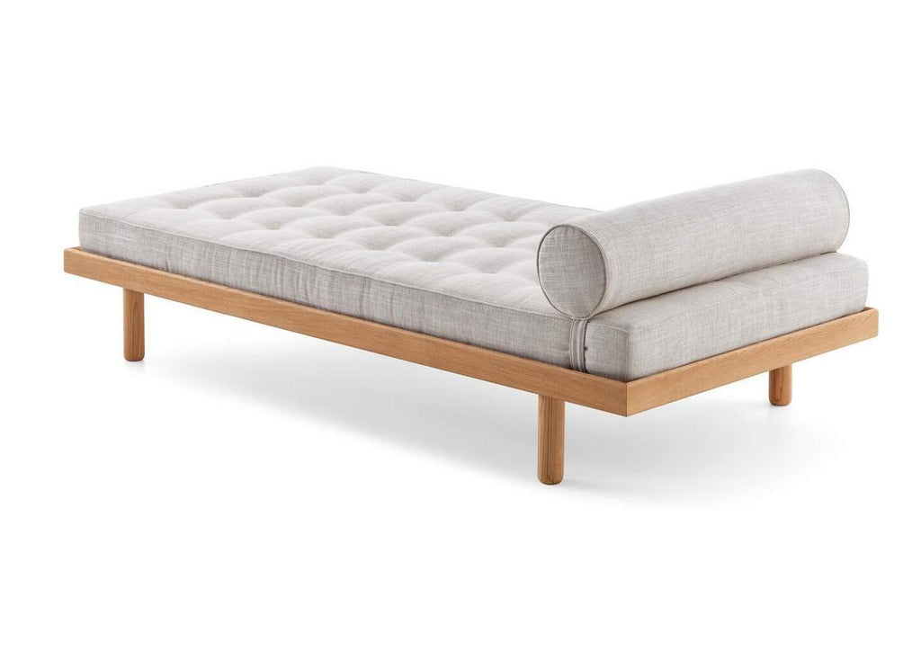https://a.1stdibscdn.com/charlotte-perriand-lc35-maison-du-bresil-daybed-by-cassina-for-sale-picture-3/f_14272/f_463291321755605863654/ggggggggg_master.jpg