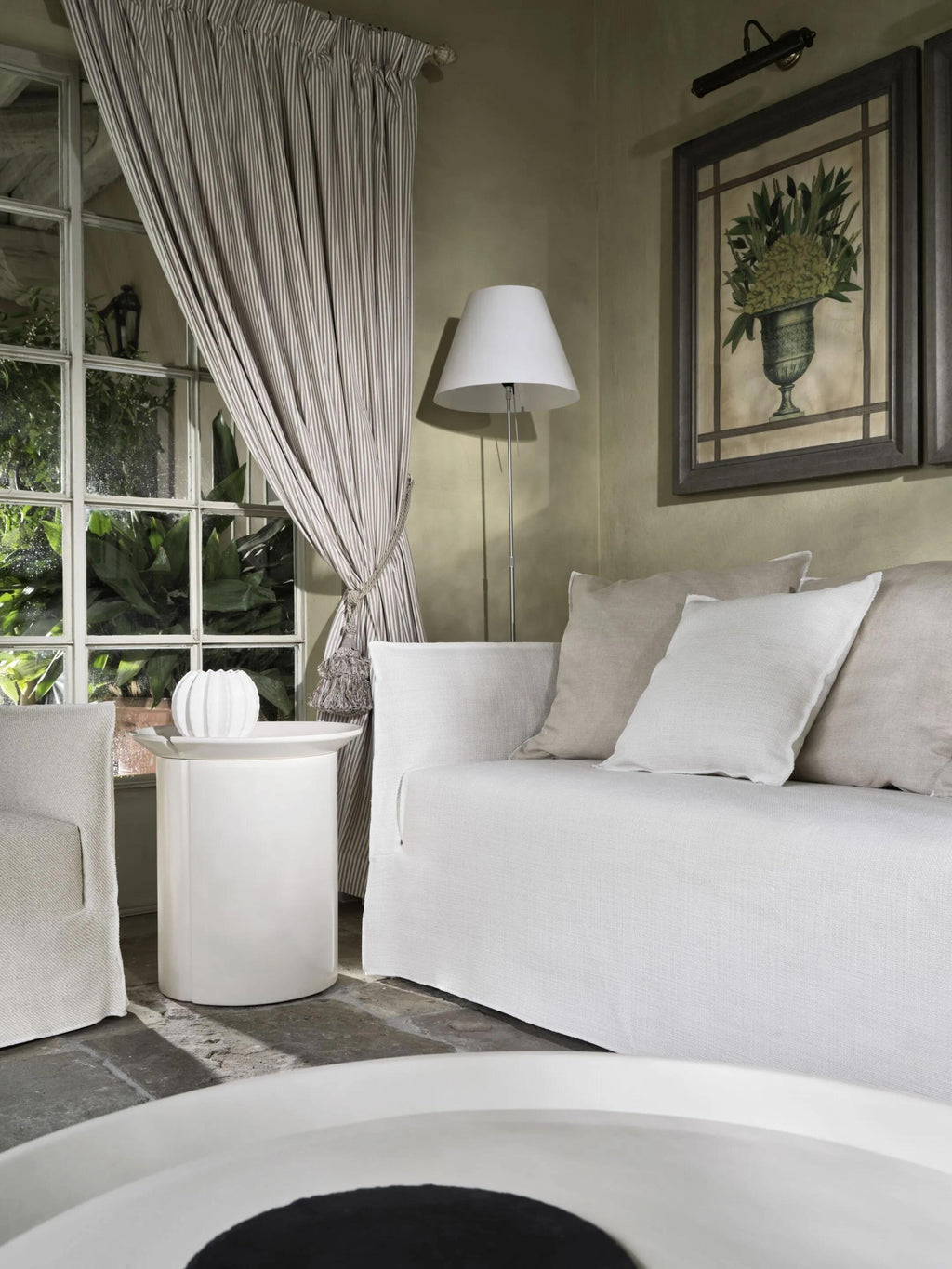 https://a.1stdibscdn.com/sofa-gervasoni-ghost-12-design-paola-navone-for-sale-picture-4/f_105752/f_464887021756741885575/ghost124_master.jpeg