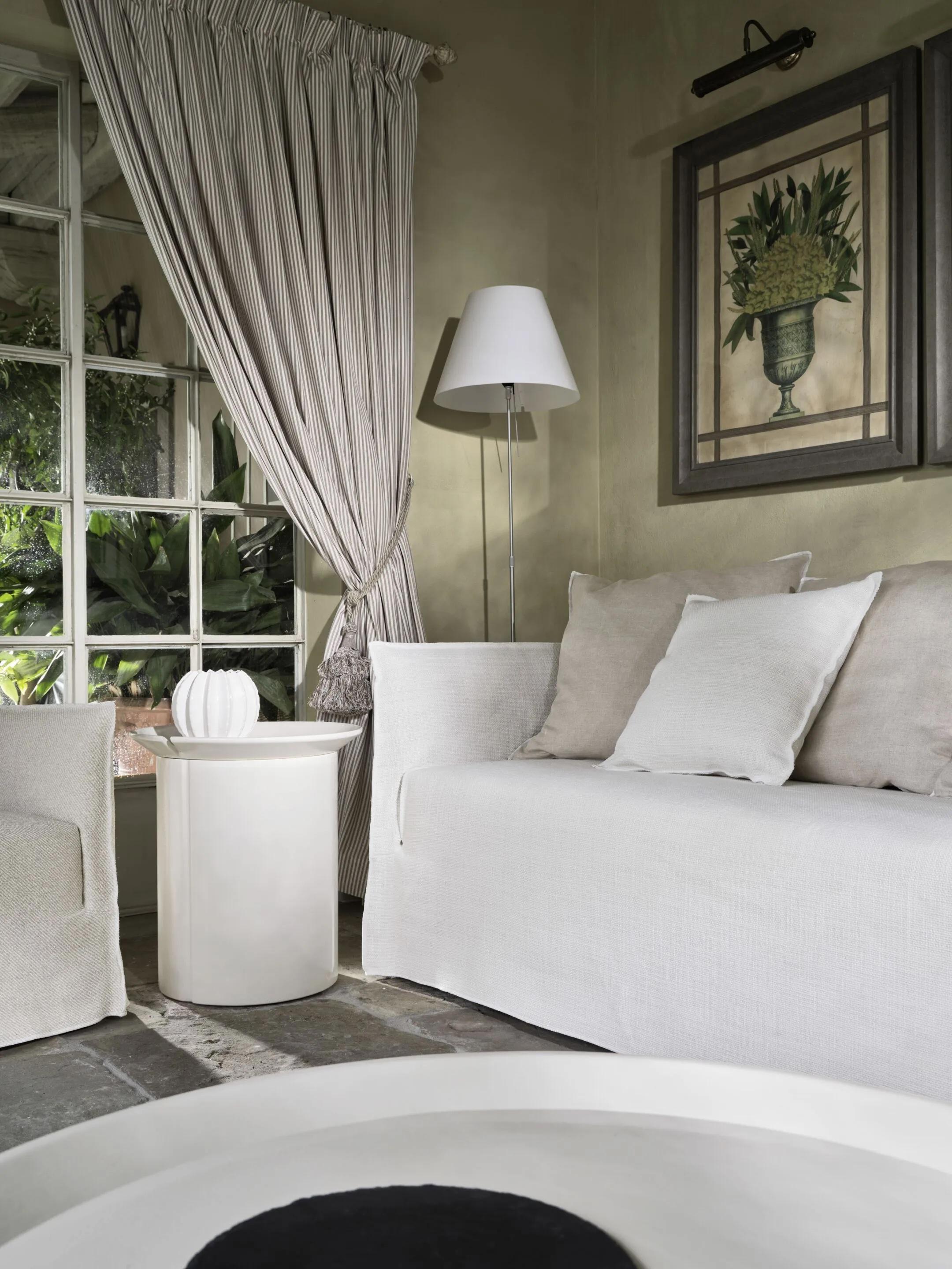 https://a.1stdibscdn.com/sofa-gervasoni-ghost-12-design-paola-navone-for-sale-picture-4/f_105752/f_464887021756741885575/ghost124_master.jpeg
