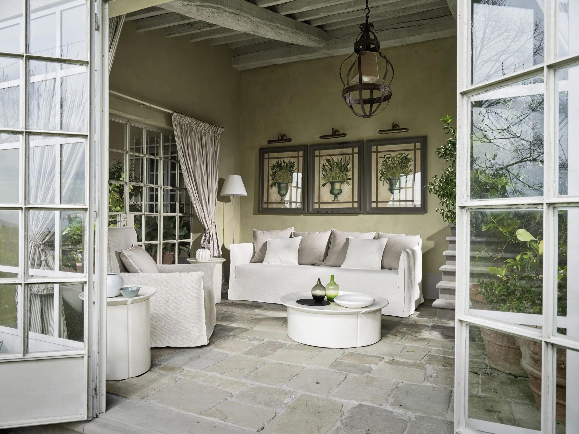 https://a.1stdibscdn.com/sofa-gervasoni-ghost-12-design-paola-navone-for-sale-picture-5/f_105752/f_464887021756741884830/ghost125_master.jpeg