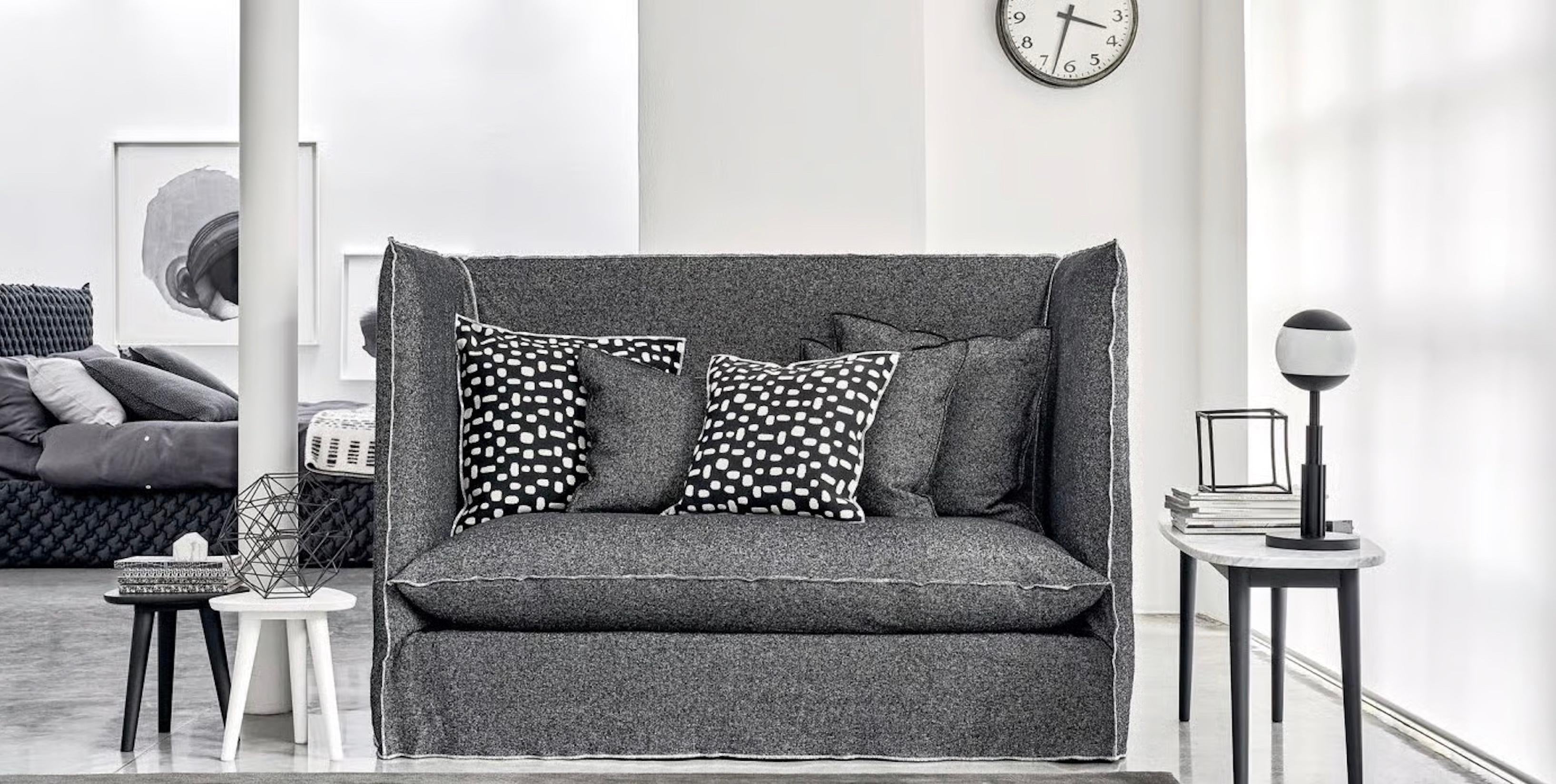 https://a.1stdibscdn.com/sofa-with-high-backrest-gervasoni-ghost-18-design-paola-navone-lino-bianco-for-sale-picture-3/f_105752/f_465036821756842006766/ghost18_master.jpg