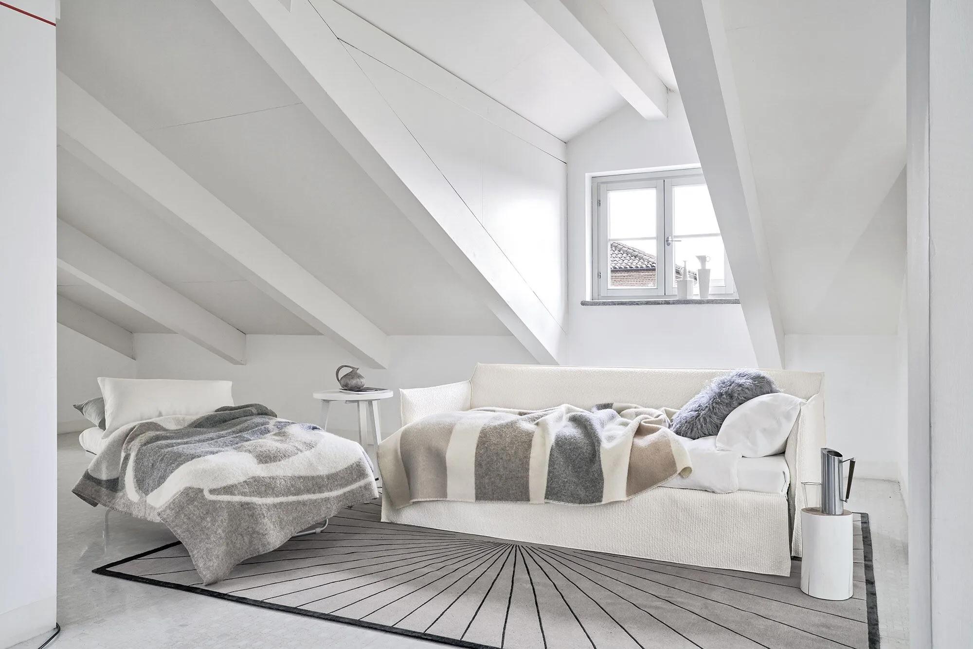 https://a.1stdibscdn.com/sofa-bed-gervasoni-ghost-19-design-paola-navone-for-sale-picture-3/f_105752/f_465129221756891213443/ghost193_master.jpeg