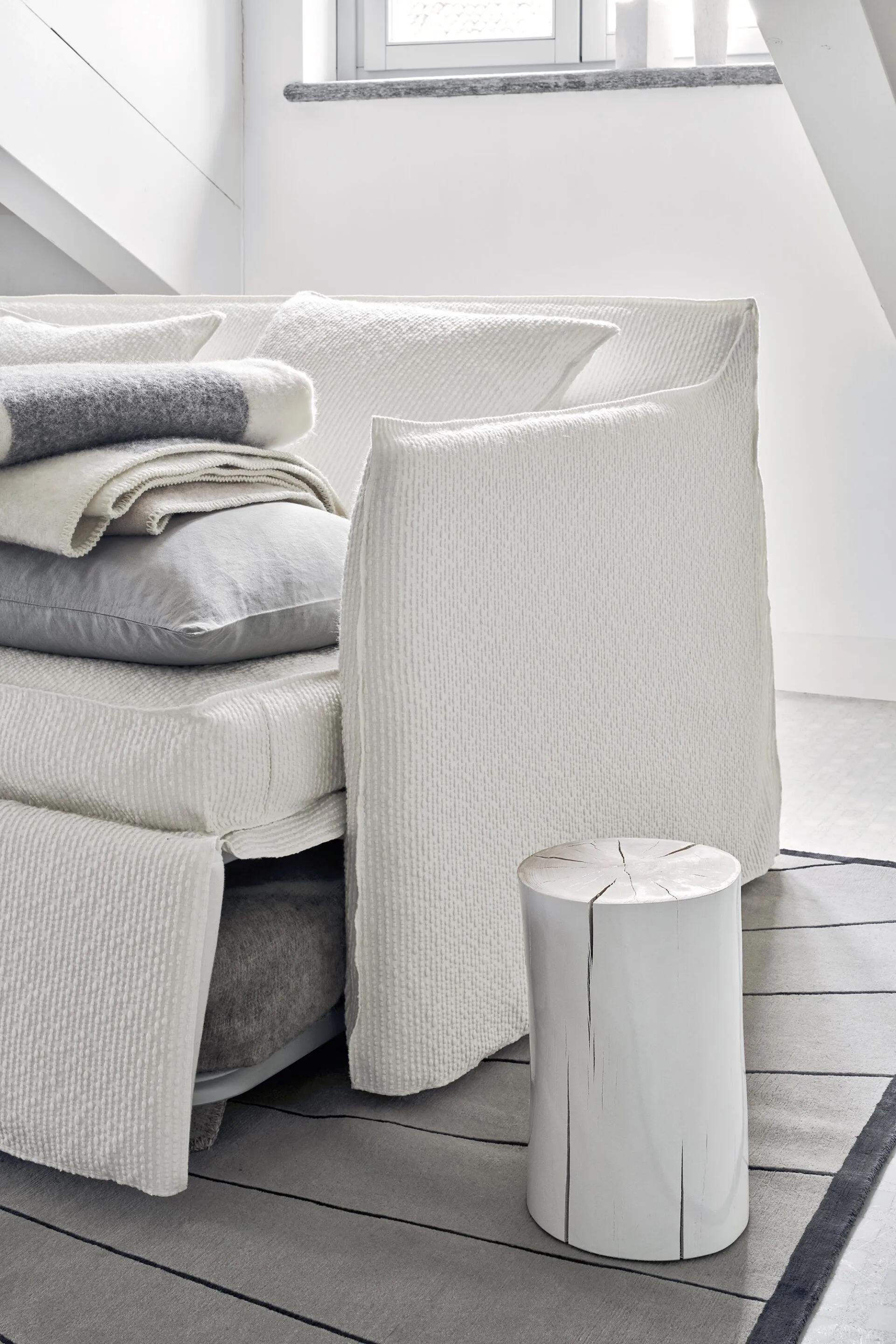 https://a.1stdibscdn.com/sofa-bed-gervasoni-ghost-19-design-paola-navone-for-sale-picture-5/f_105752/f_465129221756891214933/ghost195_master.jpeg