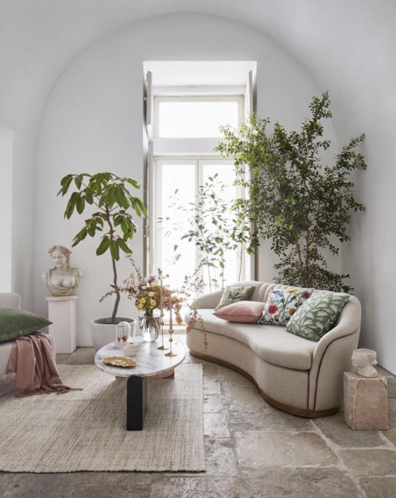 https://a.1stdibscdn.com/gia-round-sofa-for-sale-picture-9/f_40973/f_129875811586353232089/gia1_master.jpg