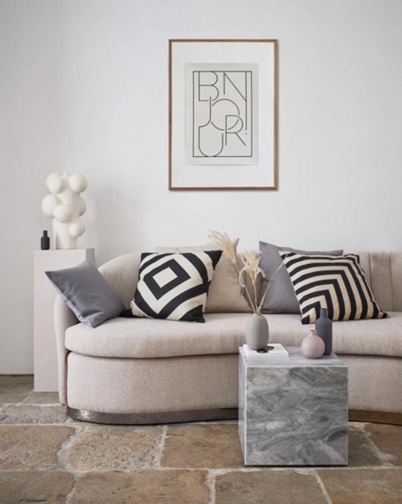 https://a.1stdibscdn.com/gia-round-sofa-for-sale-picture-8/f_40973/f_129875811586353231397/gia2_master.jpg