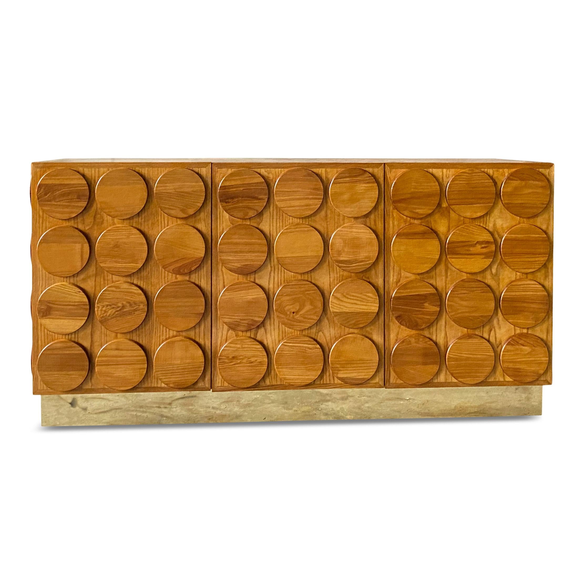 https://a.1stdibscdn.com/contemporary-italian-sideboard-with-brass-base-for-sale-picture-4/f_47872/f_296216421658132308389/gio_ponti_sideboard_italian_1960s_master.jpg