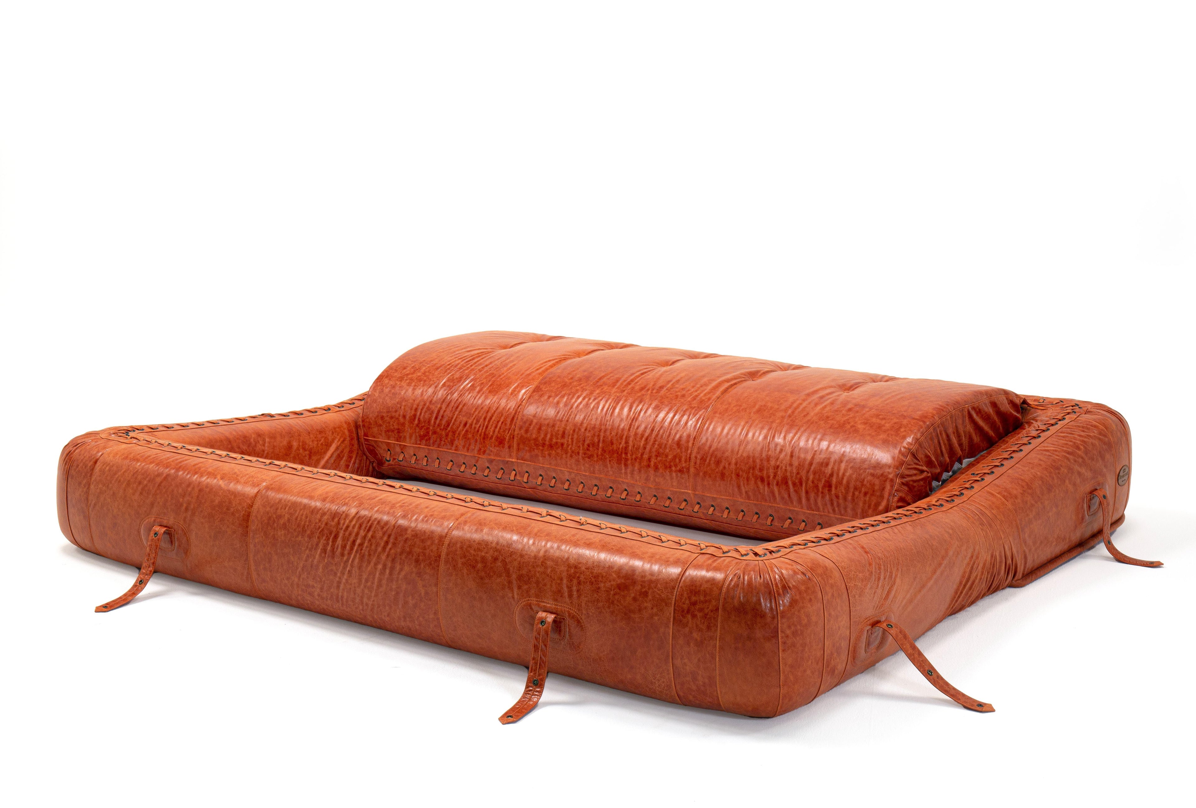 https://a.1stdibscdn.com/1970s-anfibio-foldable-sofa-vintage-leather-becchi-giovannetti-for-sale-picture-2/f_52352/f_343209521684328966511/giovannetti_146_5mb_master.jpg