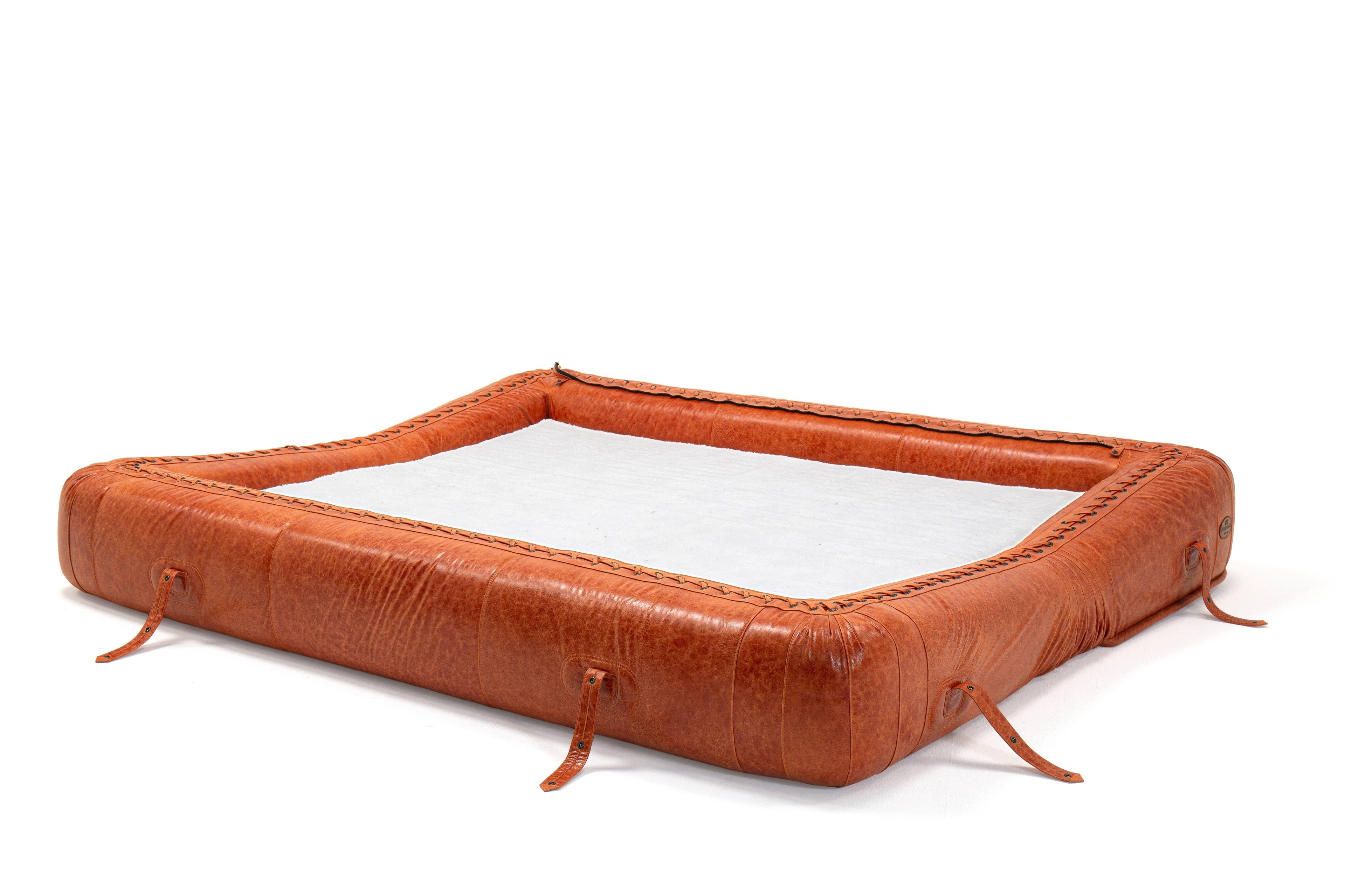 https://a.1stdibscdn.com/1970s-anfibio-foldable-sofa-vintage-leather-becchi-giovannetti-for-sale-picture-3/f_52352/f_343209521684328983613/giovannetti_148_5mb_master.jpg