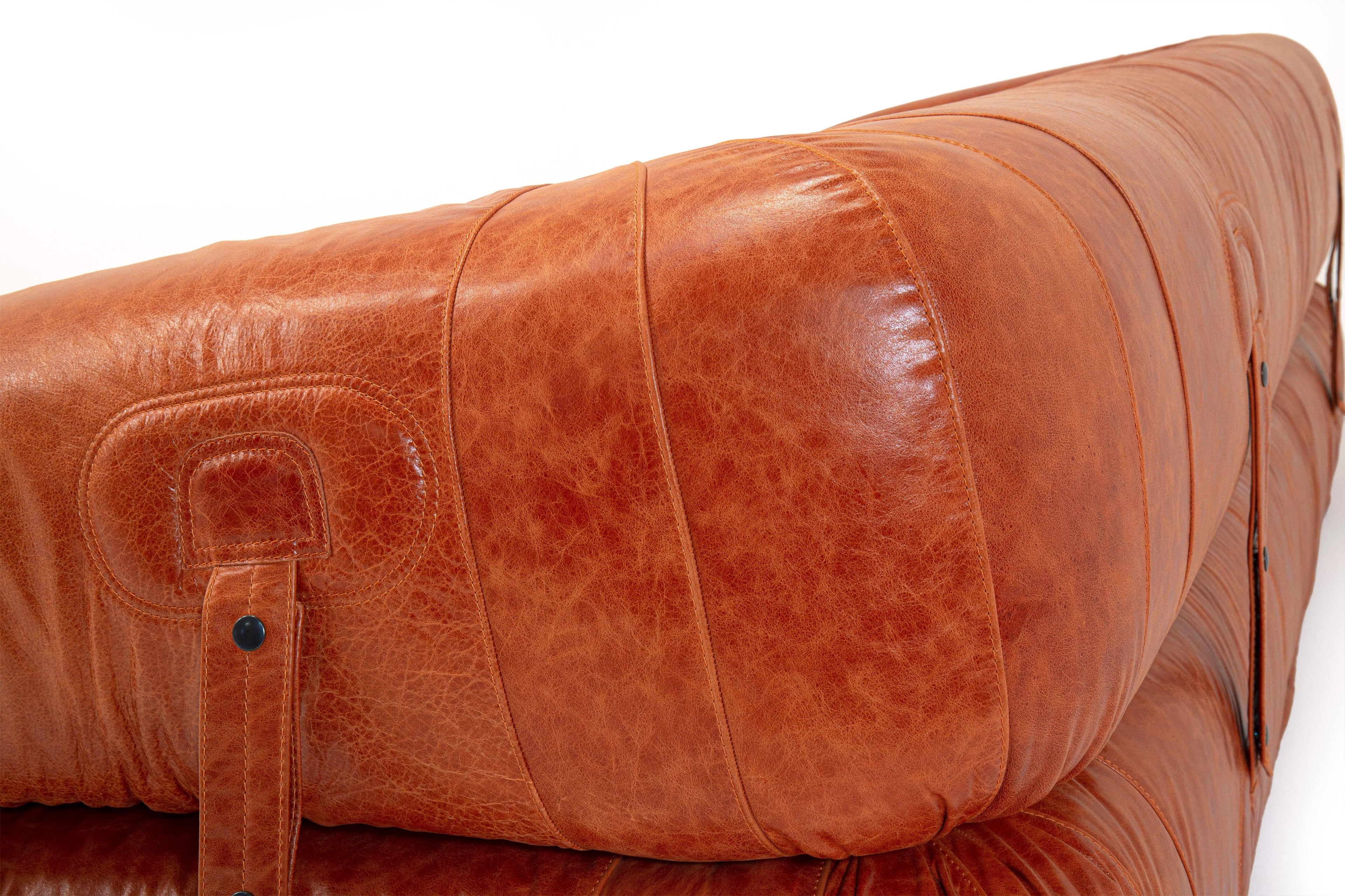 https://a.1stdibscdn.com/1970s-anfibio-foldable-sofa-vintage-leather-becchi-giovannetti-for-sale-picture-6/f_52352/f_343209521684329041062/giovannetti_153_5mb_master.jpg