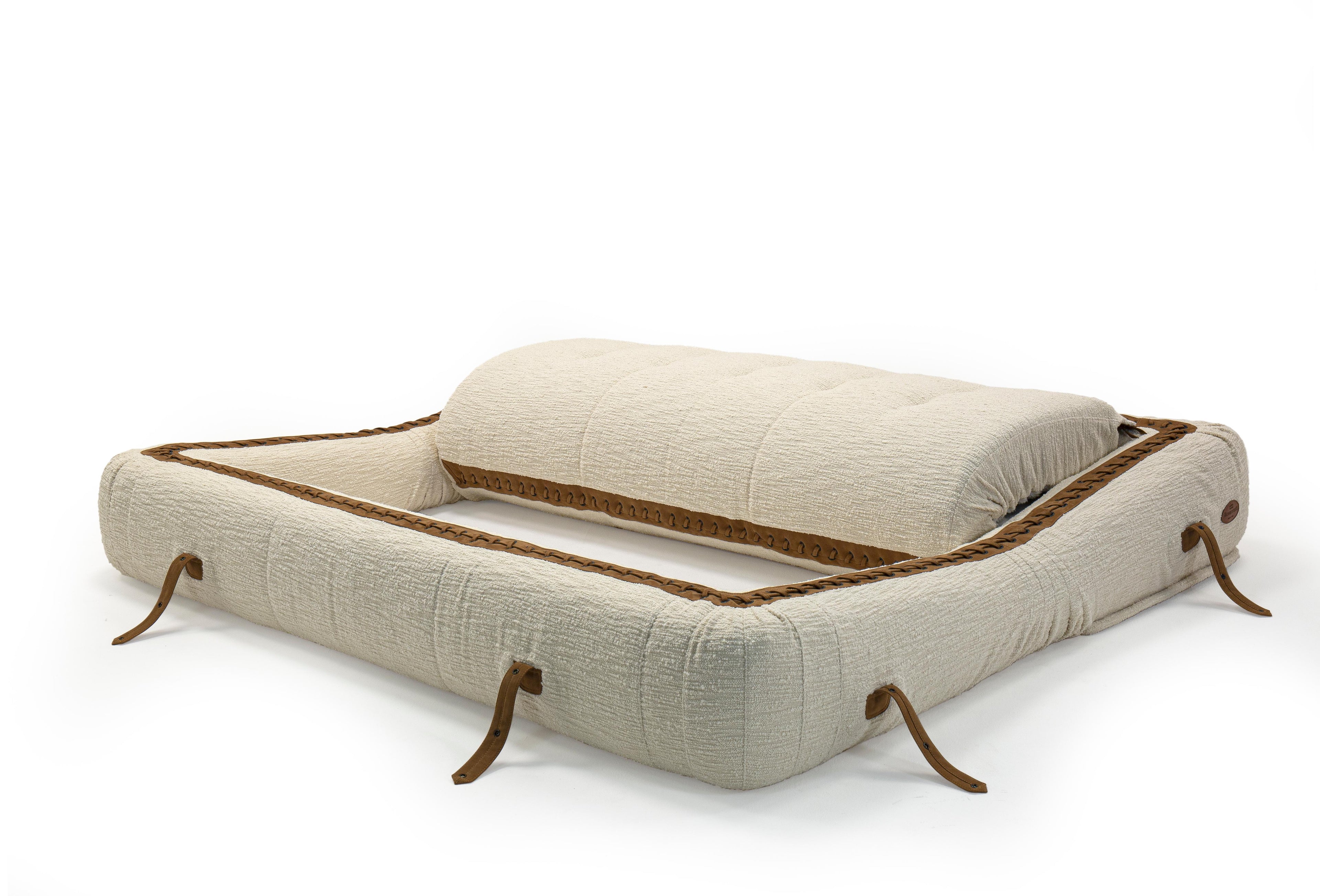 https://a.1stdibscdn.com/giovannetti-1970s-anfibio-foldable-sofa-in-cream-colored-fabric-project-becchi-for-sale-picture-2/f_52352/f_343217021684330898781/giovannetti_157_master.jpg