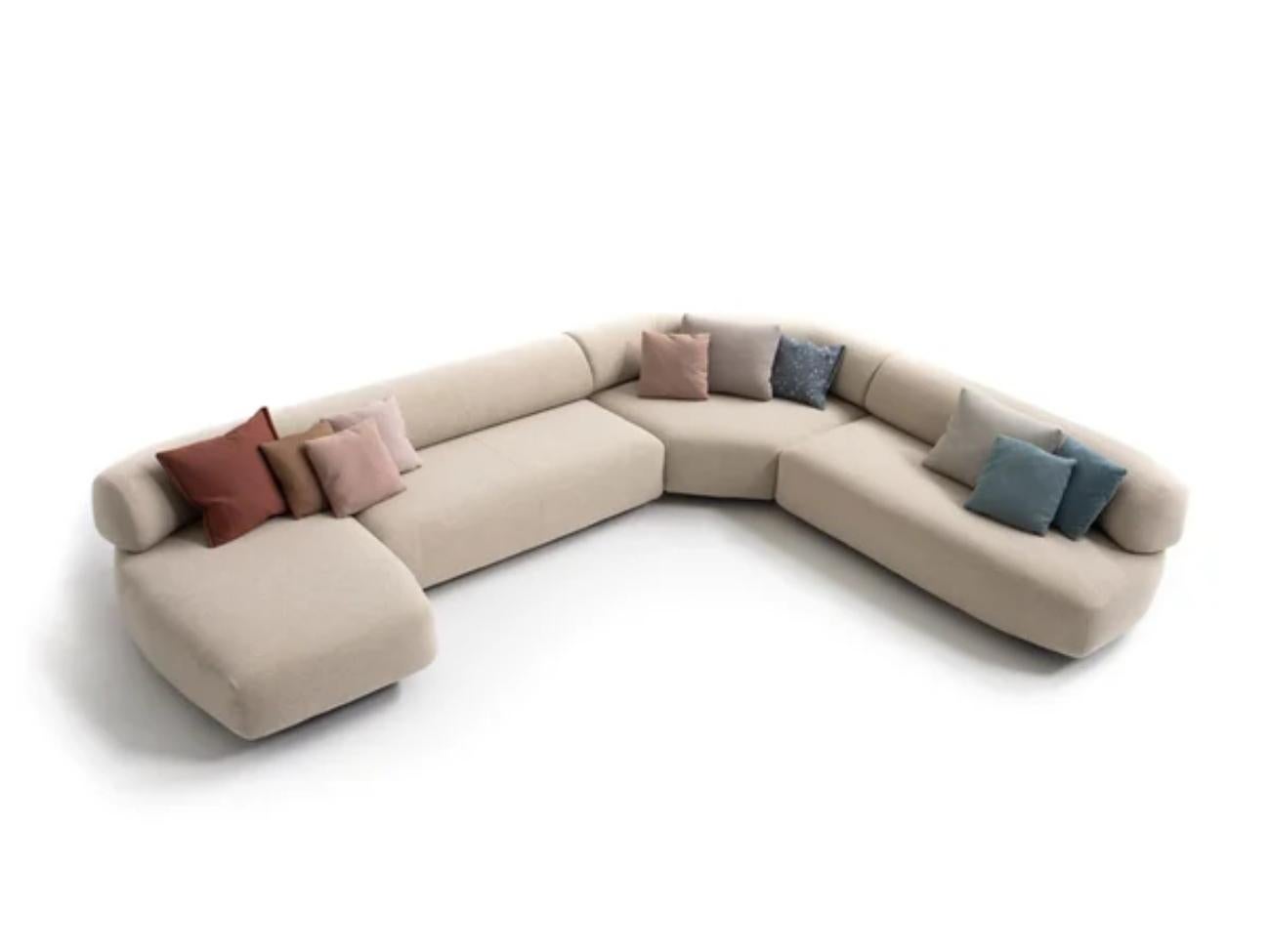 https://a.1stdibscdn.com/moroso-gogan-sofa-by-patricia-urquiola-for-sale-picture-2/f_16392/f_466908721758099792610/gogan_moroso_11_1__master.jpg