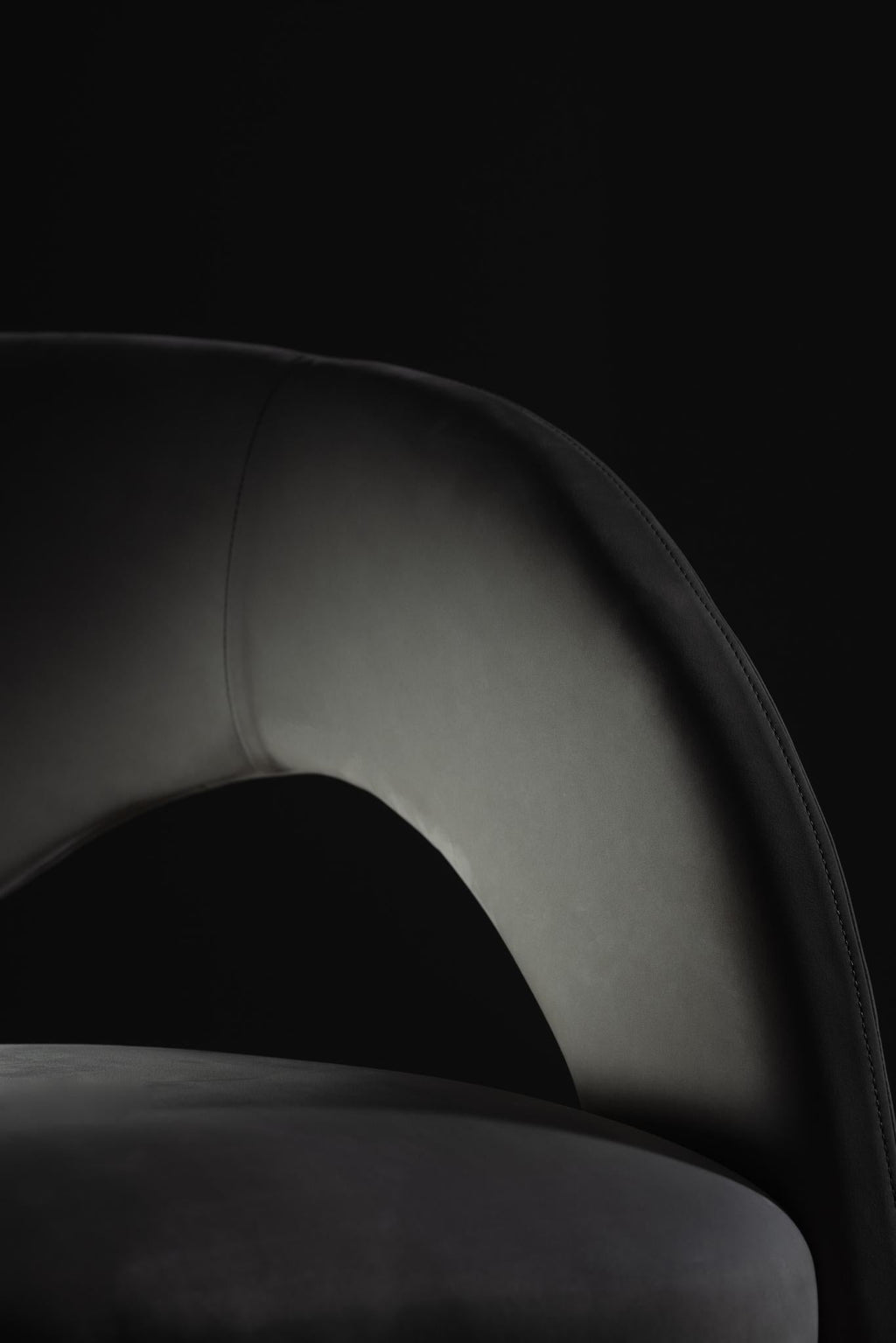 https://a.1stdibscdn.com/21st-century-modern-laurence-chair-with-armrests-nubuck-handcrafted-greenapple-for-sale-picture-6/f_53532/f_197002921630695606053/greenapple_29_master.jpg