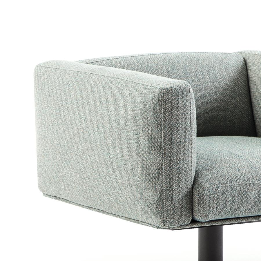 https://a.1stdibscdn.com/piero-lissoni-8-cube-armchair-with-swivel-base-by-cassina-for-sale-picture-4/f_14272/f_279310021648123279222/gris_det_master.jpg