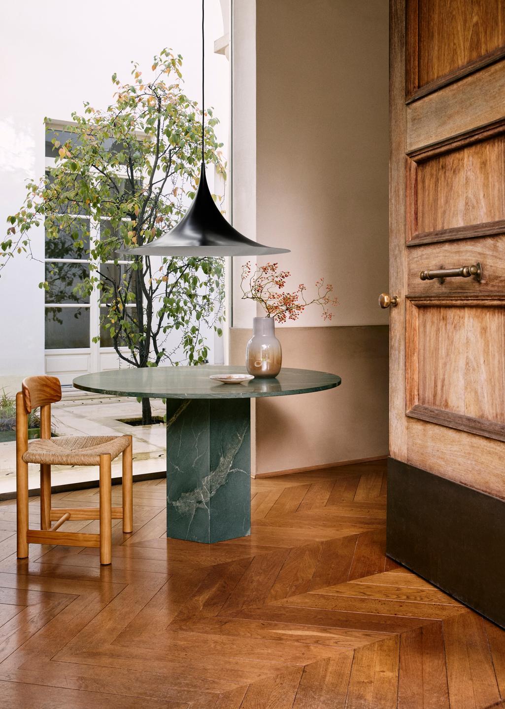 https://a.1stdibscdn.com/gubi-epic-outdoor-dining-table-botanic-green-quartzite-130-cm-by-gamfratesi-for-sale-picture-4/f_104122/f_446641321745199525902/gubi_epic_dining_table_botanic_green_quartzite_130_cm_by_gamfratesi_4_master.jpg