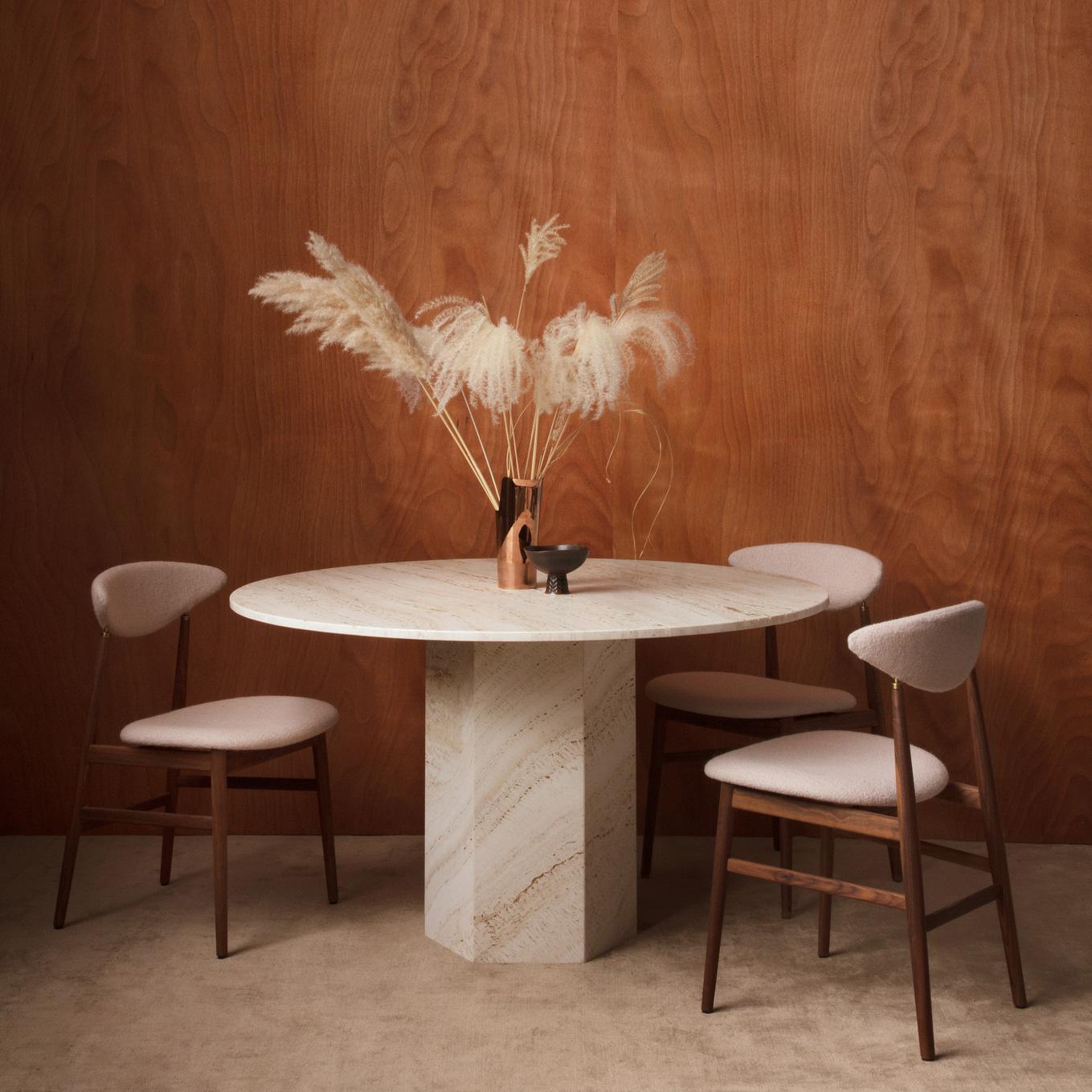 https://a.1stdibscdn.com/gubi-epic-dining-table-neutral-white-travertine-130-cm-by-gamfratesi-for-sale-picture-2/f_104122/f_446639021745198188345/gubi_epic_dining_table_neutral_white_travertine_130_cm_by_gamfratesi_2_master.jpg