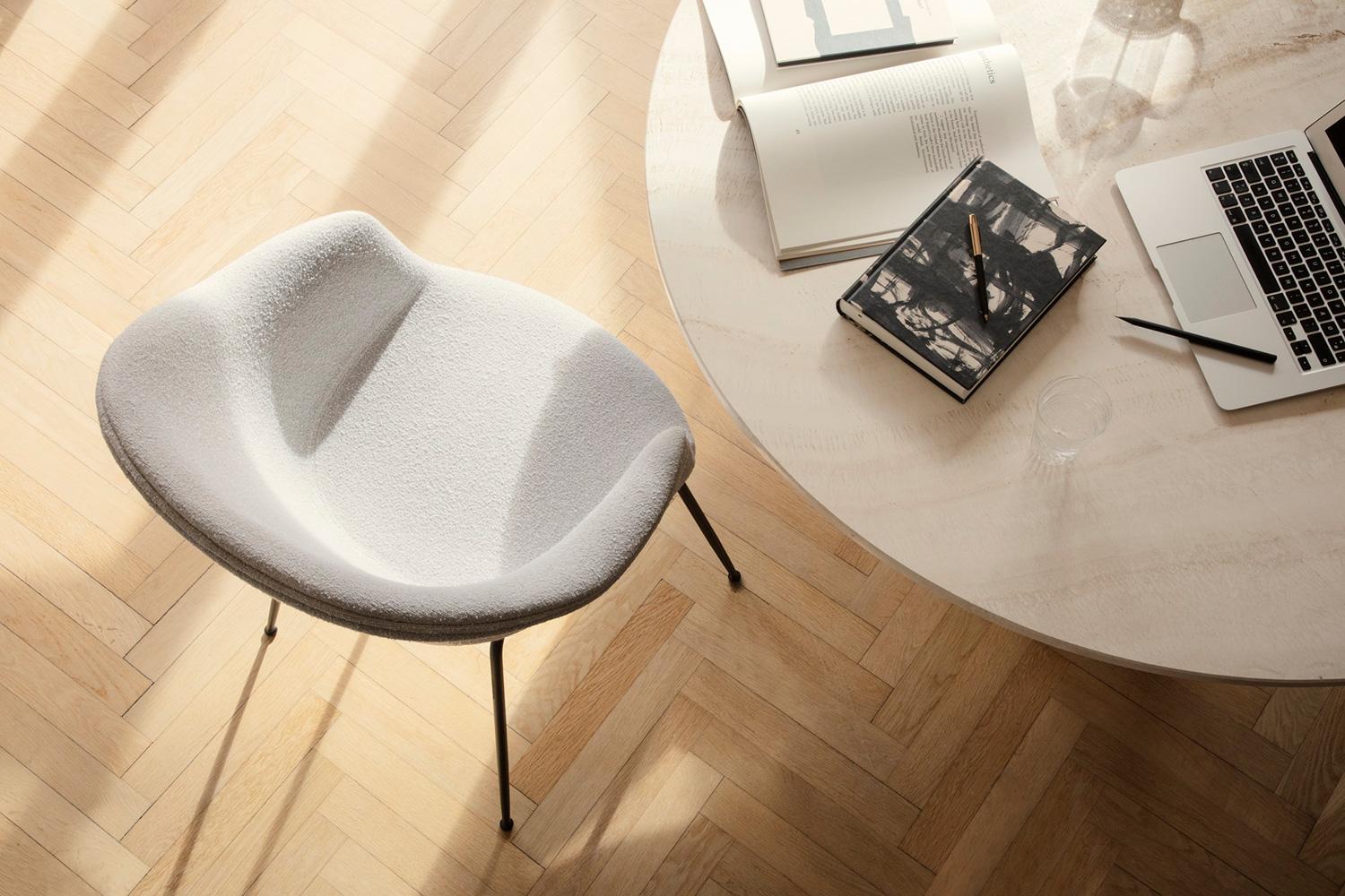 https://a.1stdibscdn.com/gubi-epic-dining-table-neutral-white-travertine-130-cm-by-gamfratesi-for-sale-picture-6/f_104122/f_446639021745198187995/gubi_epic_dining_table_neutral_white_travertine_130_cm_by_gamfratesi_6_master.jpg