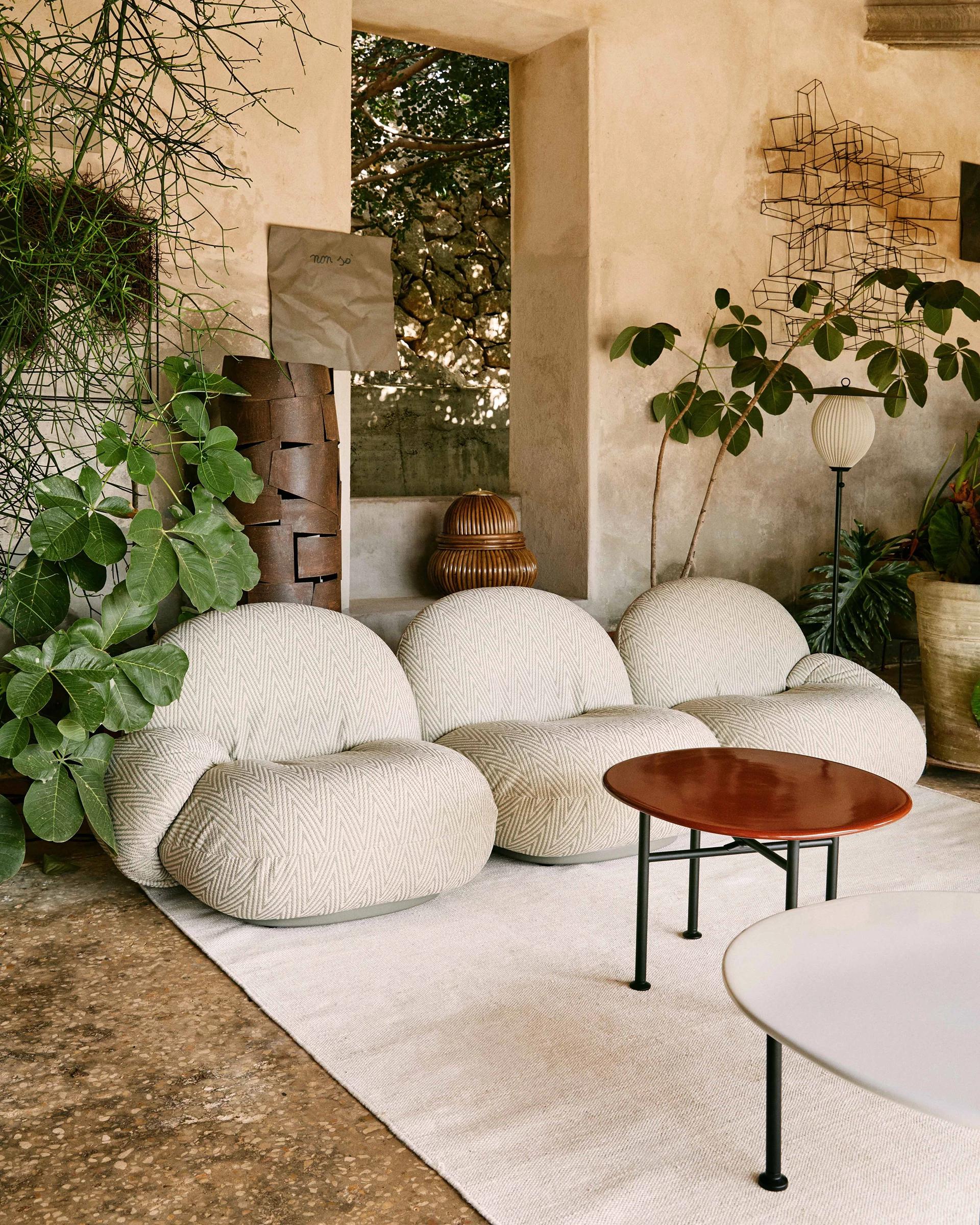 https://a.1stdibscdn.com/gubi-pacha-outdoor-3-seater-modular-sofa-with-armrest-by-pierre-paulin-for-sale-picture-6/f_16392/f_495934121775749668783/gubi_sicilia121410220458_pacha_outdoor_sofa_by_pierre_paulin_jpg_master.jpg