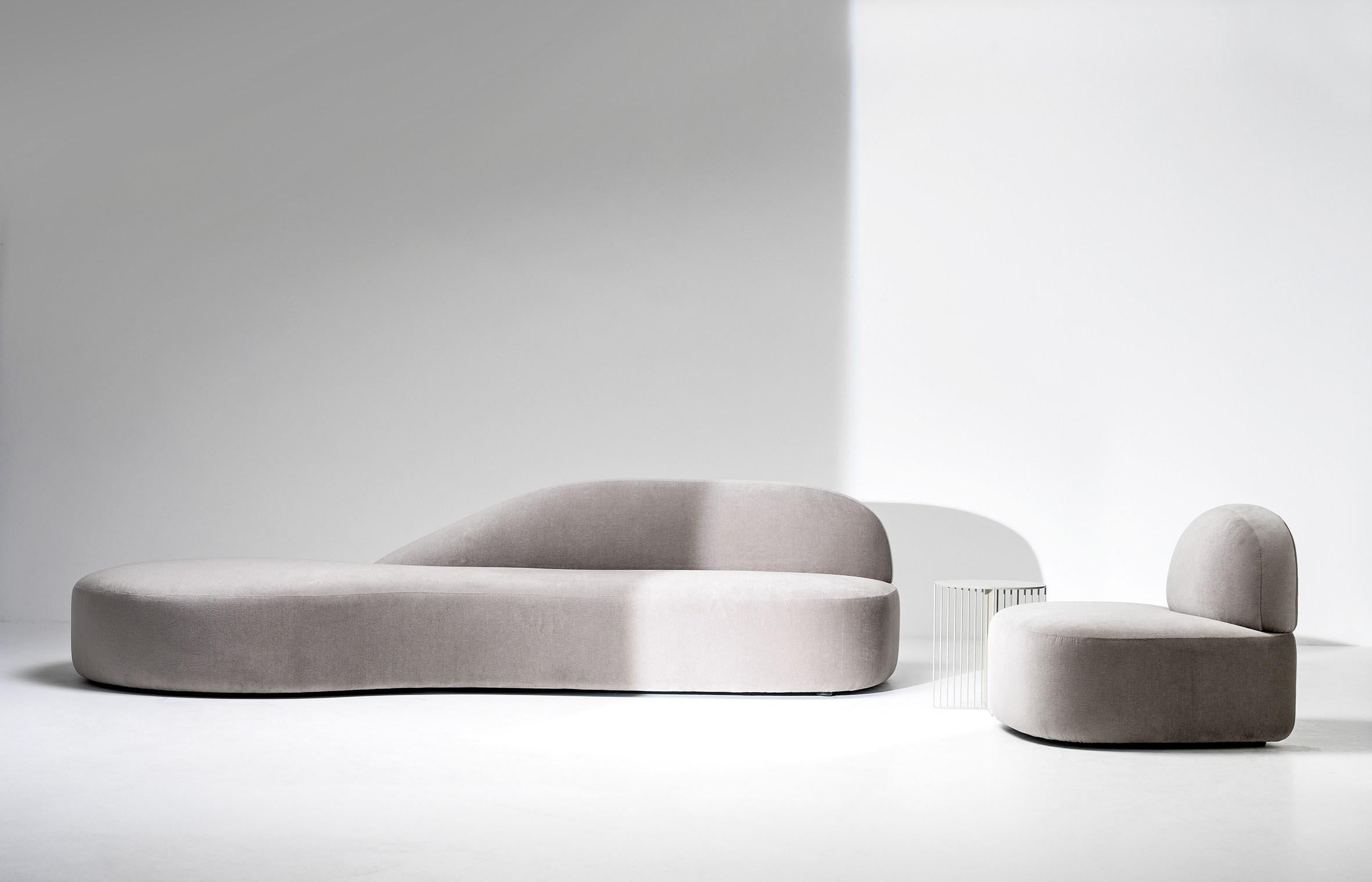 https://a.1stdibscdn.com/contemporary-sculptural-sofa-chaise-offered-in-velvet-for-sale-picture-2/f_27693/f_301542121661546687706/guest_sofa_la_cividina_188291_rel6a913bb8_master.jpg