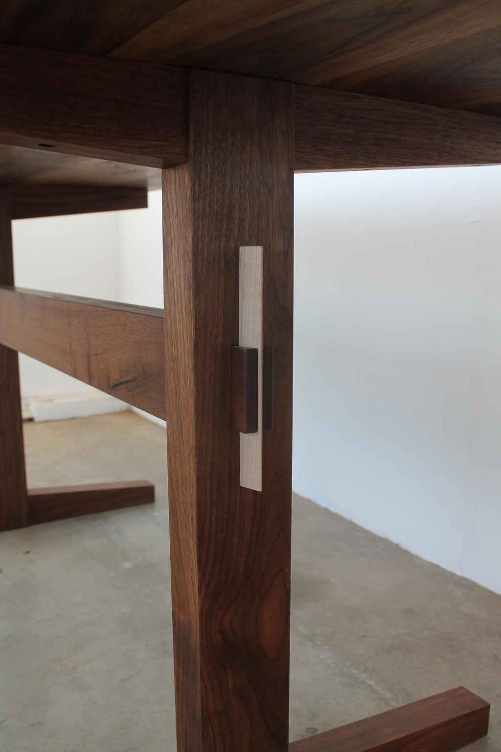 https://a.1stdibscdn.com/hana-walnut-trestle-dining-table-in-stock-for-sale-picture-5/f_49771/f_428426721734640550392/hana_trestle_5_master.jpg