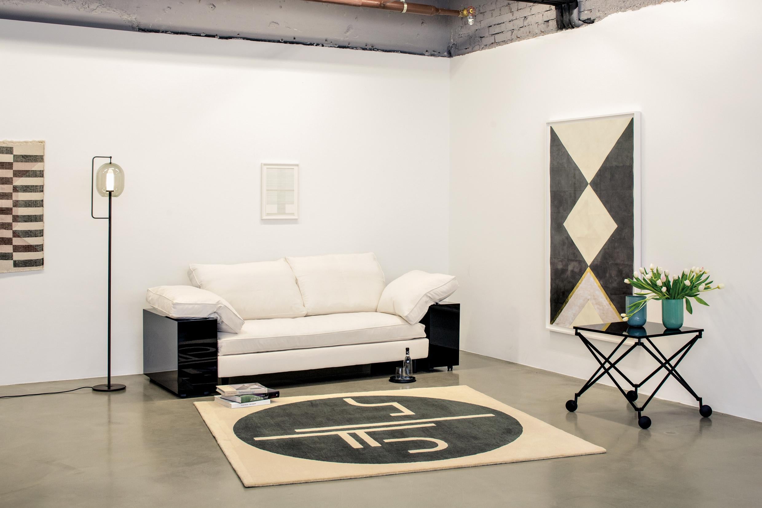 https://a.1stdibscdn.com/classicon-lota-sofa-by-eileen-gray-for-sale-picture-7/12330573/f_138517011551437051633/hassos_lantern_light_floor_lamp_lota_sofa_st_tropez_rug_sax_side_table_artwork_redjaian_master.jpg