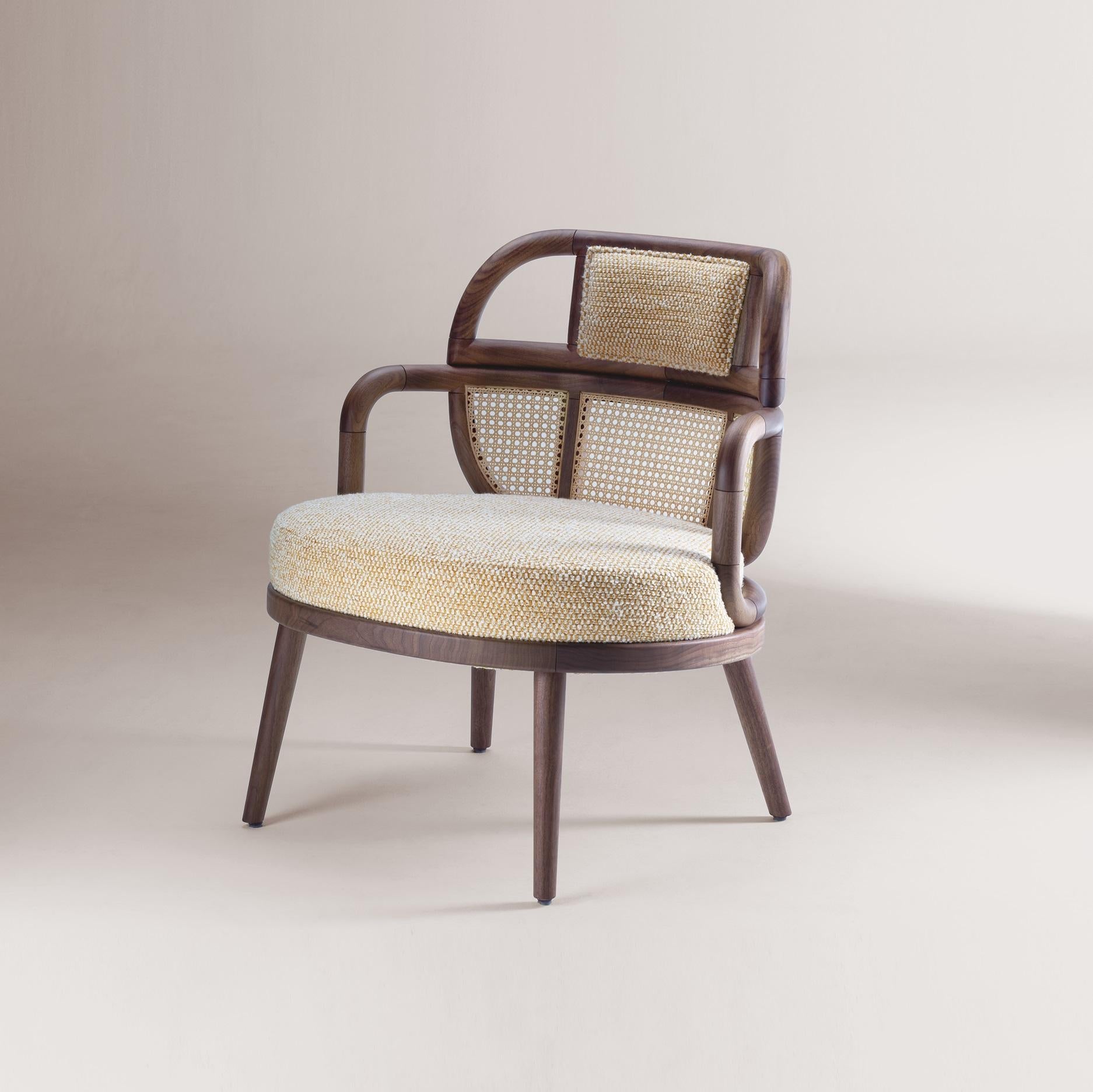 https://a.1stdibscdn.com/dooq-organic-modern-armchair-havana-in-solid-walnut-and-beige-boucle-for-sale-picture-2/f_54242/f_423136321731605953174/havana_novo__master.jpg